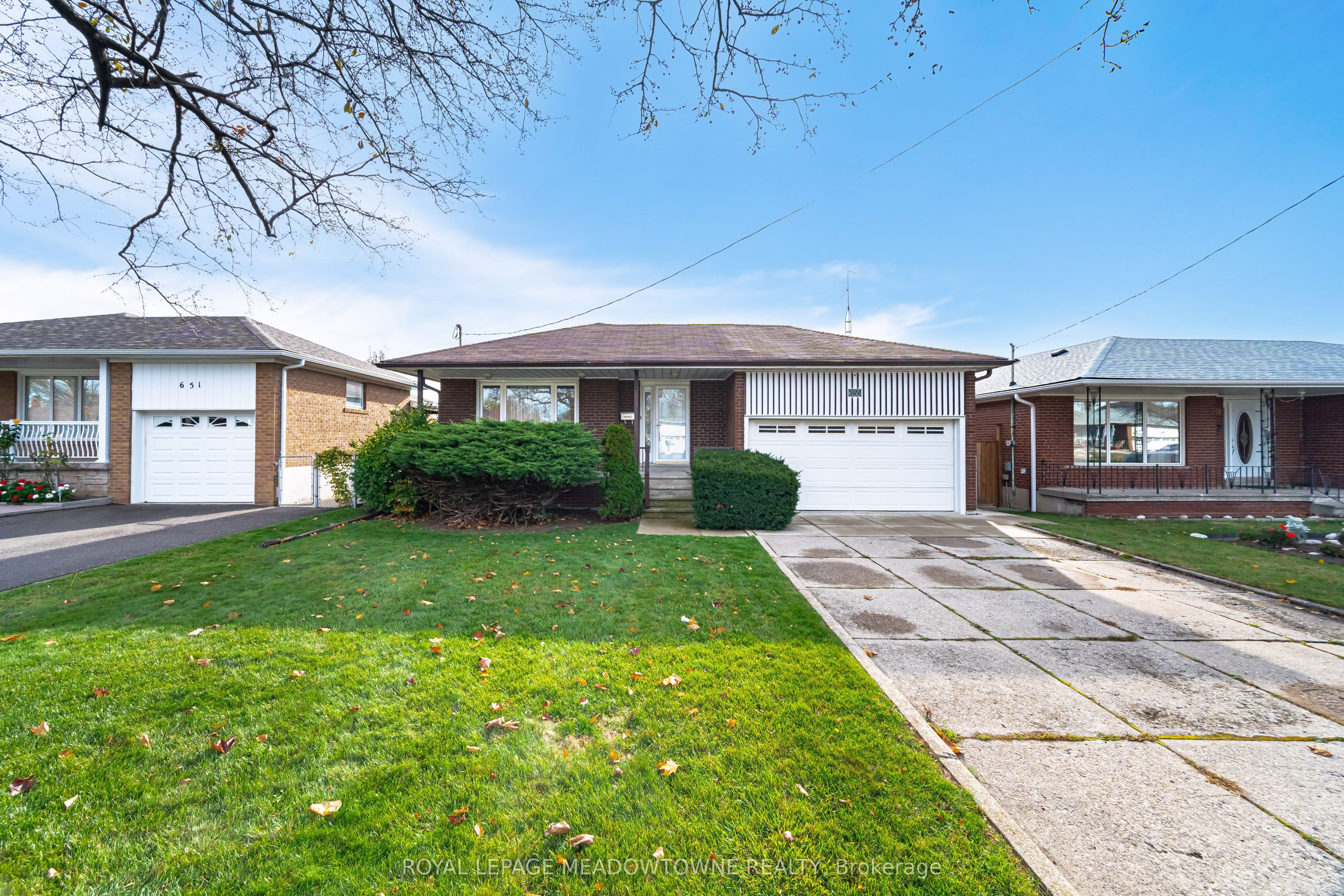 655 Netherton Crescent