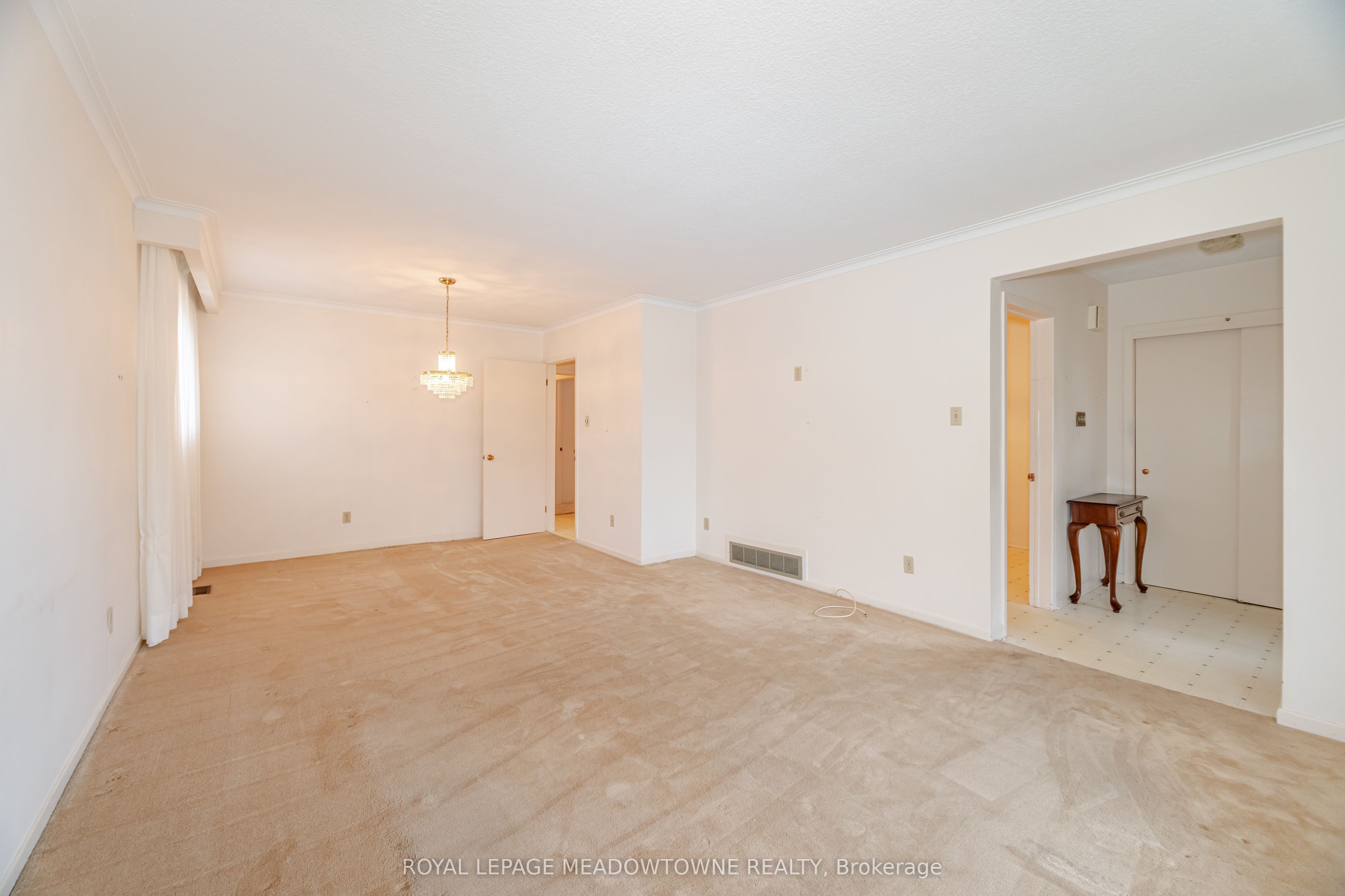 655 Netherton Crescent