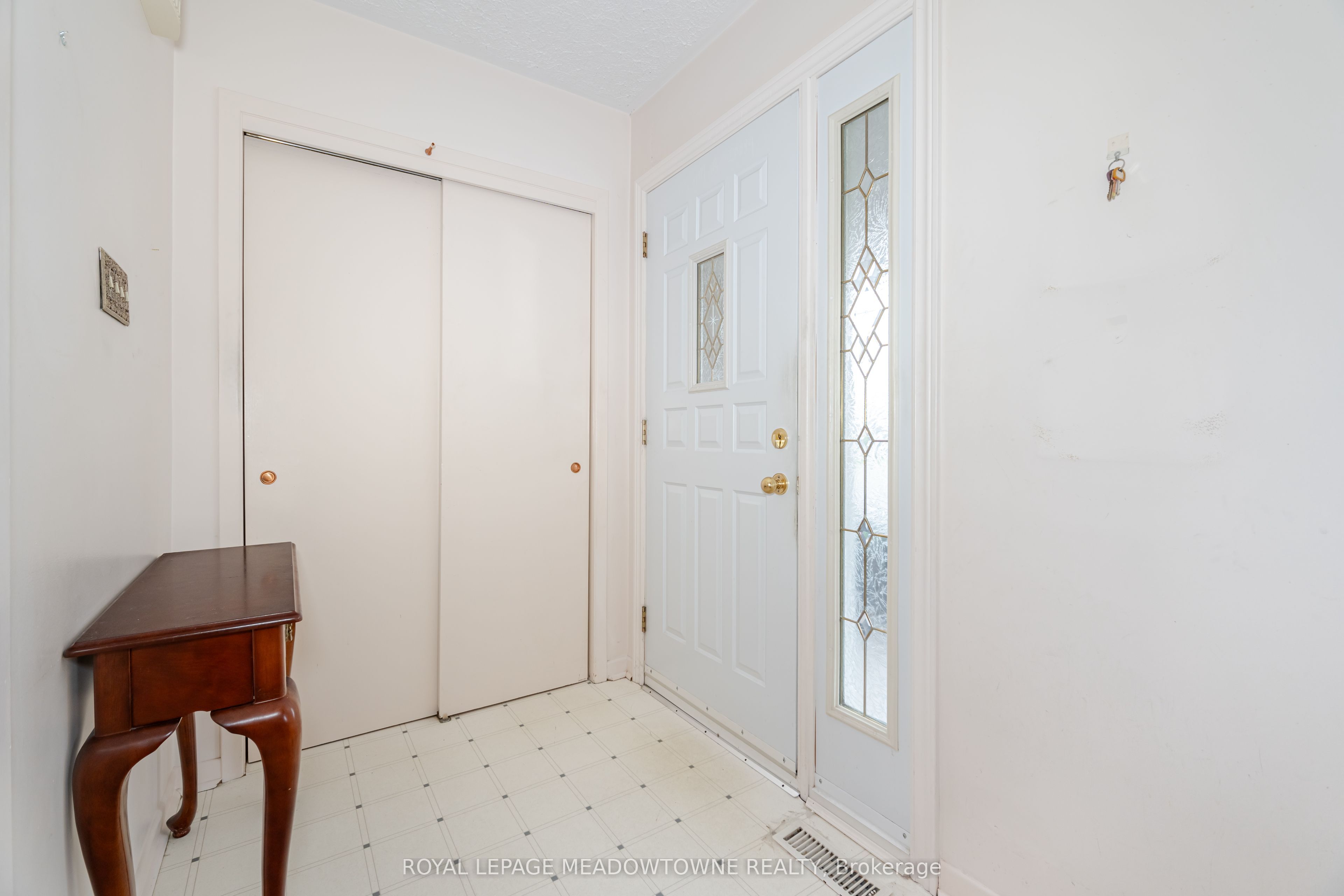 655 Netherton Crescent