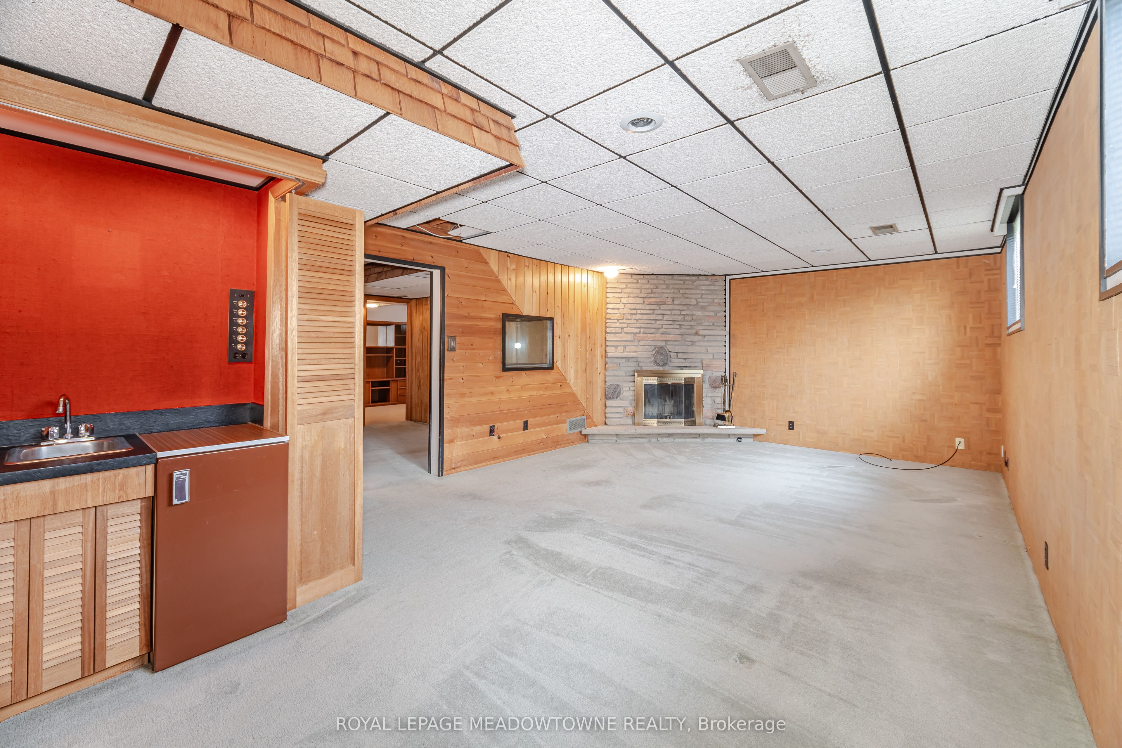655 Netherton Crescent