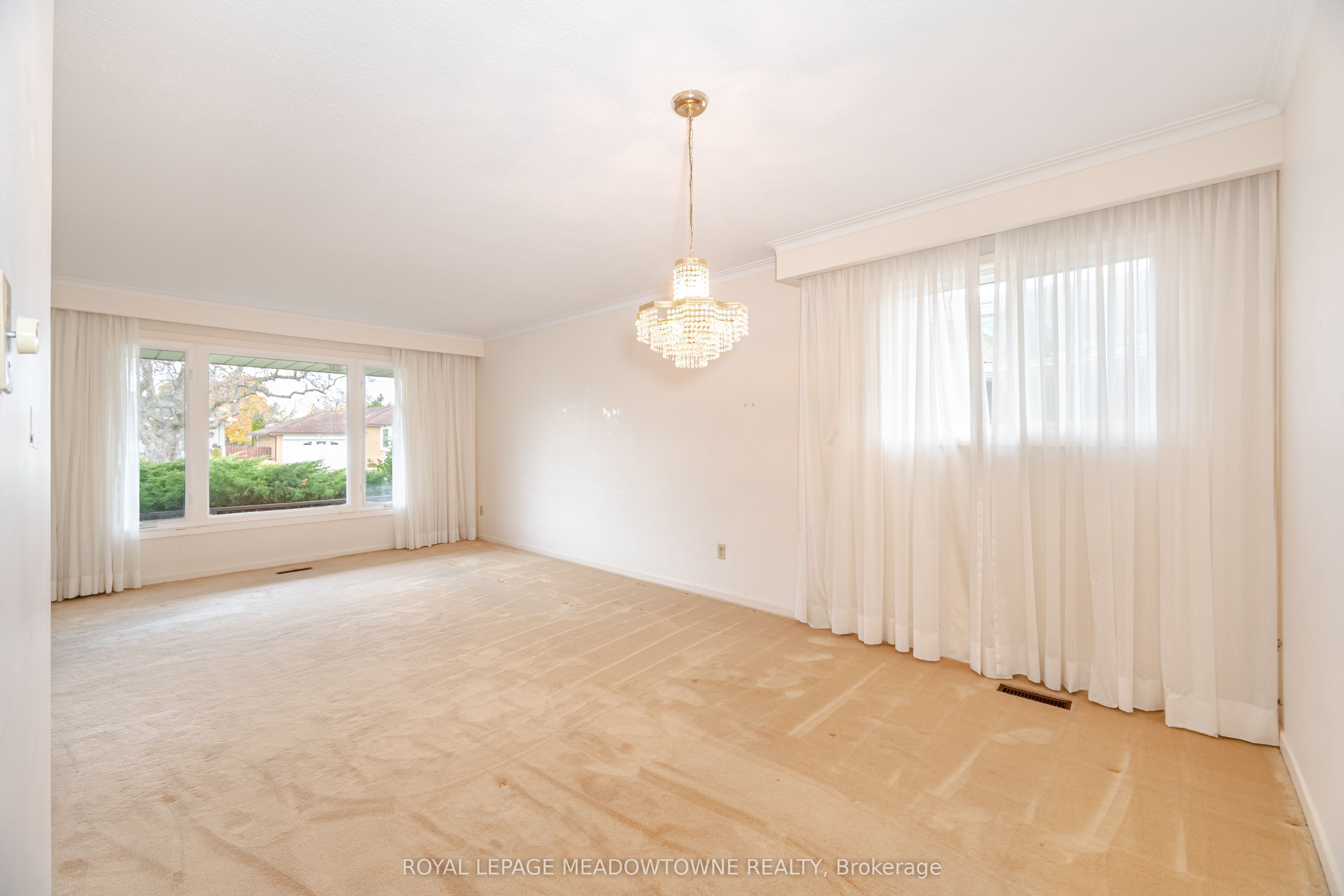 655 Netherton Crescent