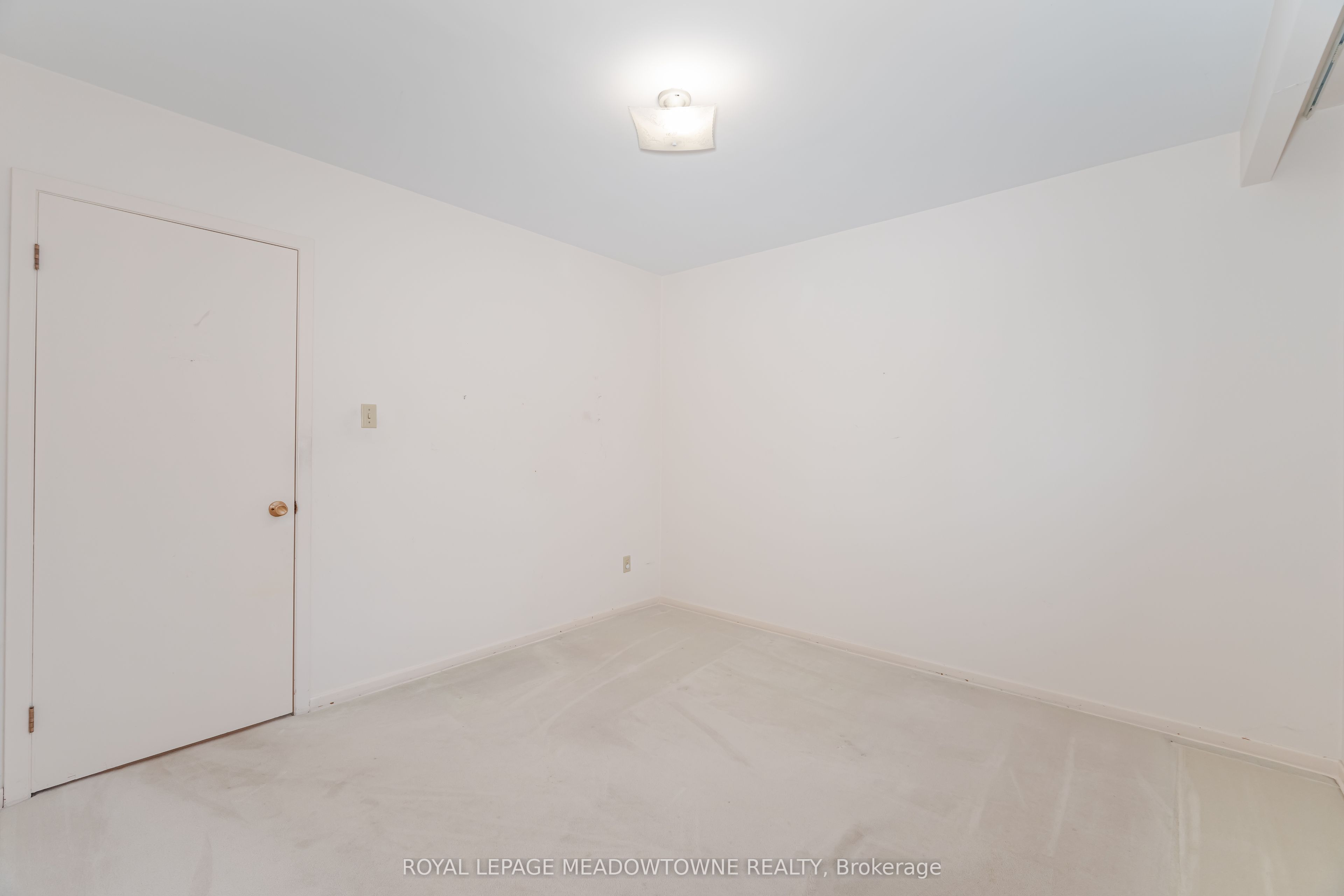 655 Netherton Crescent
