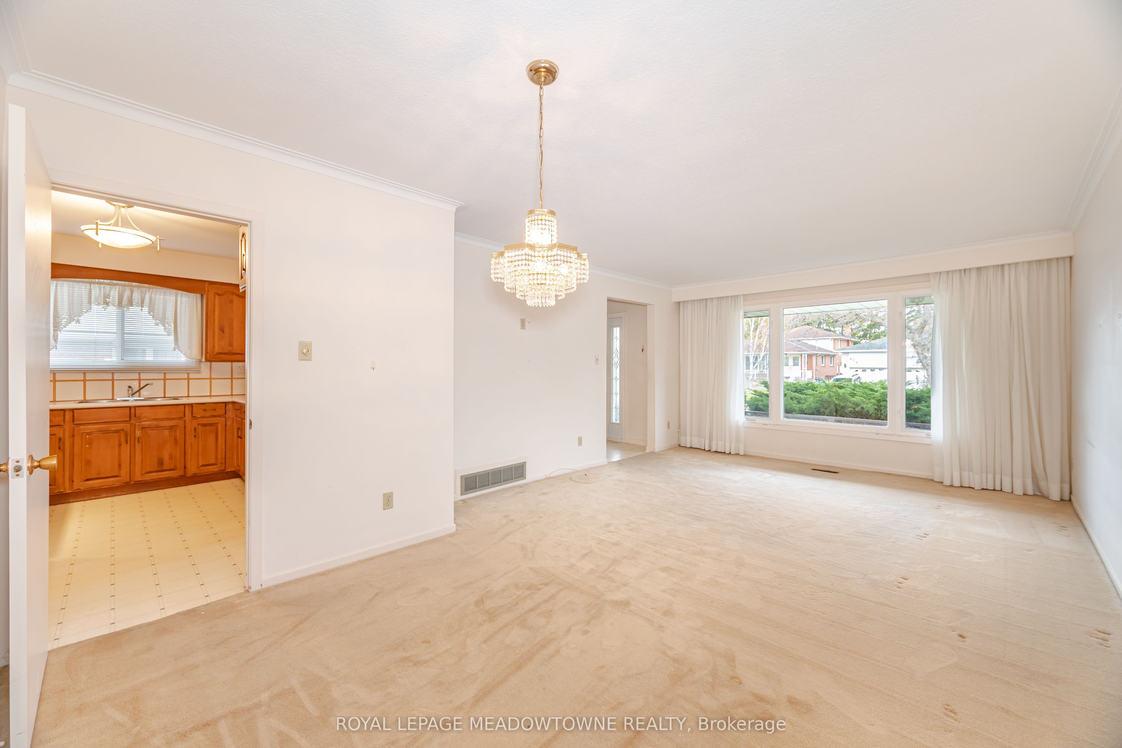 655 Netherton Crescent