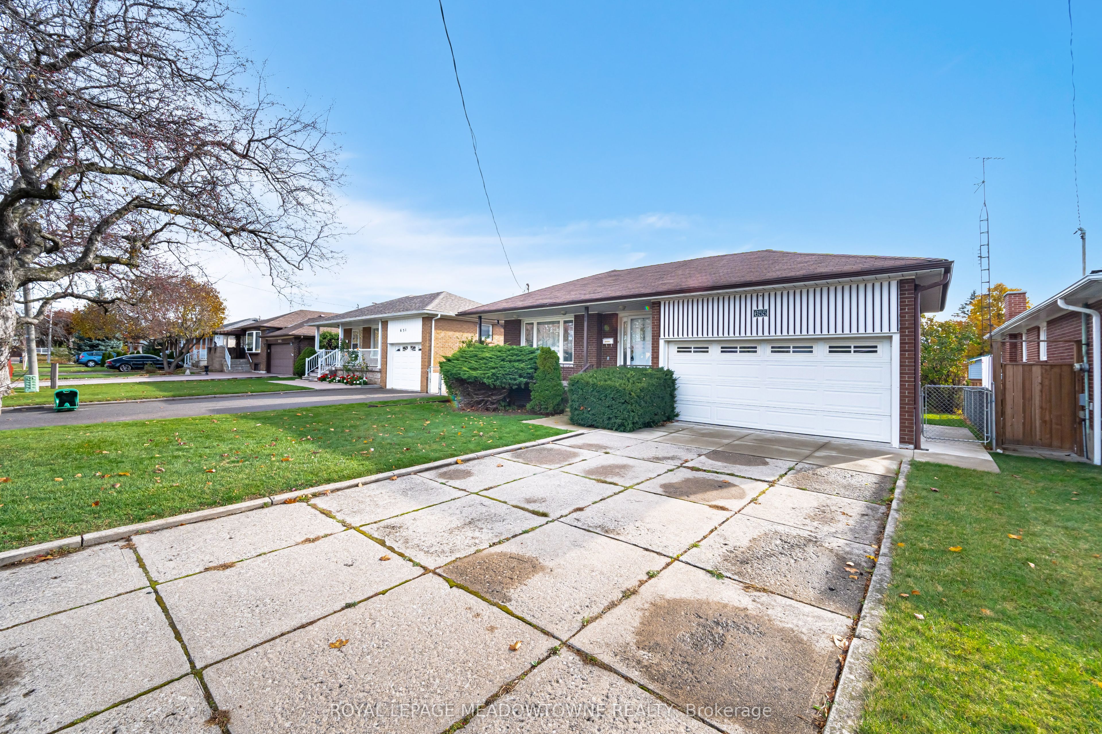 655 Netherton Crescent