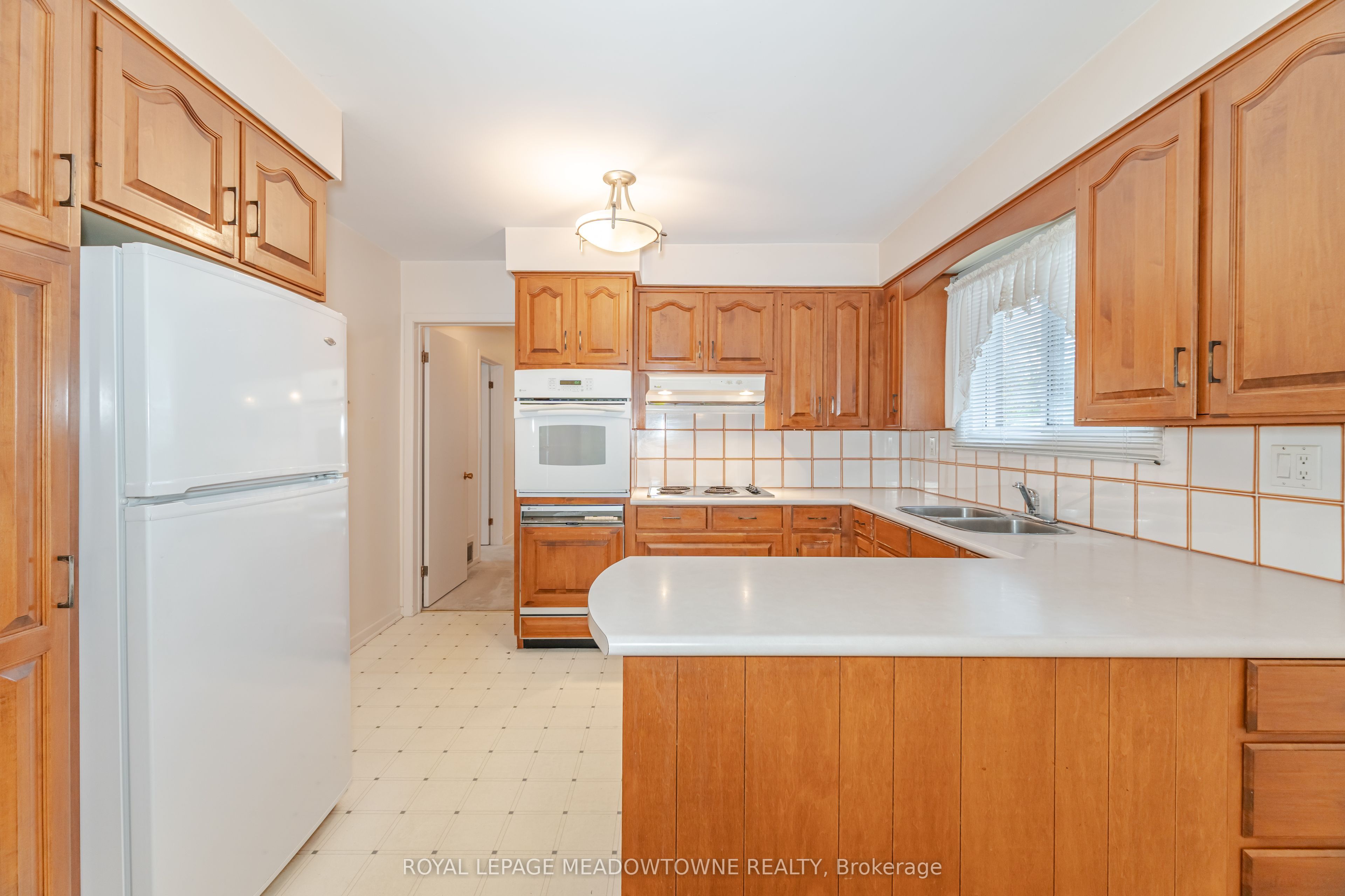655 Netherton Crescent