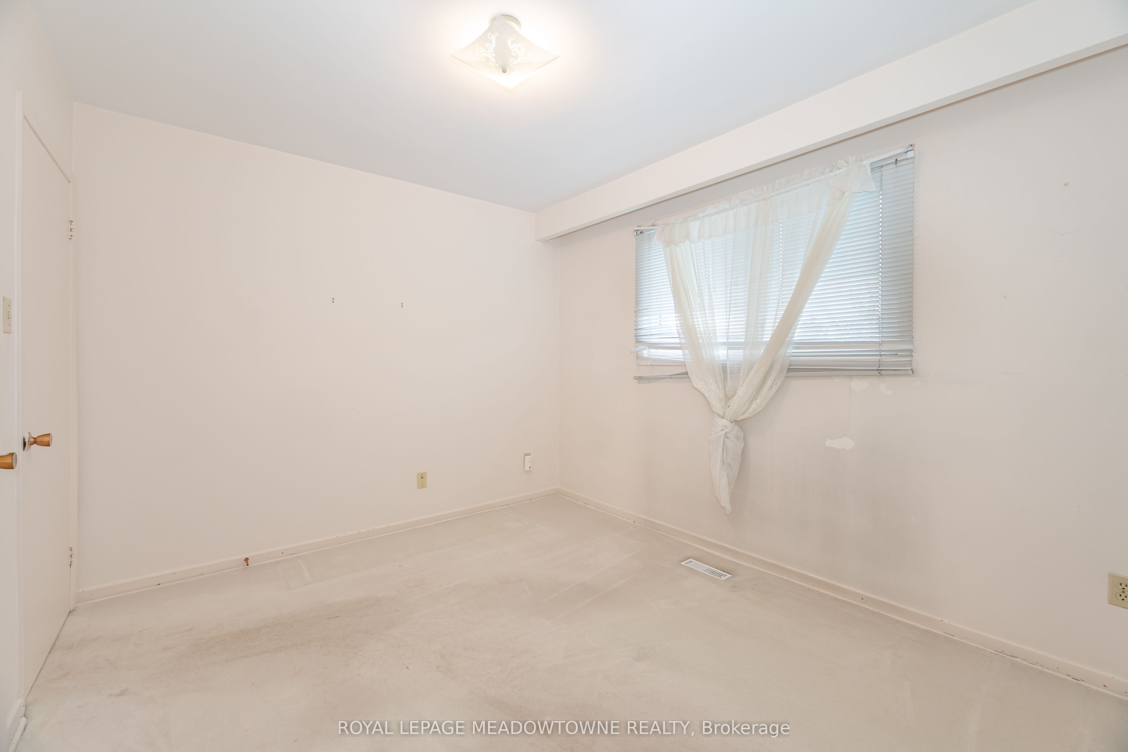 655 Netherton Crescent