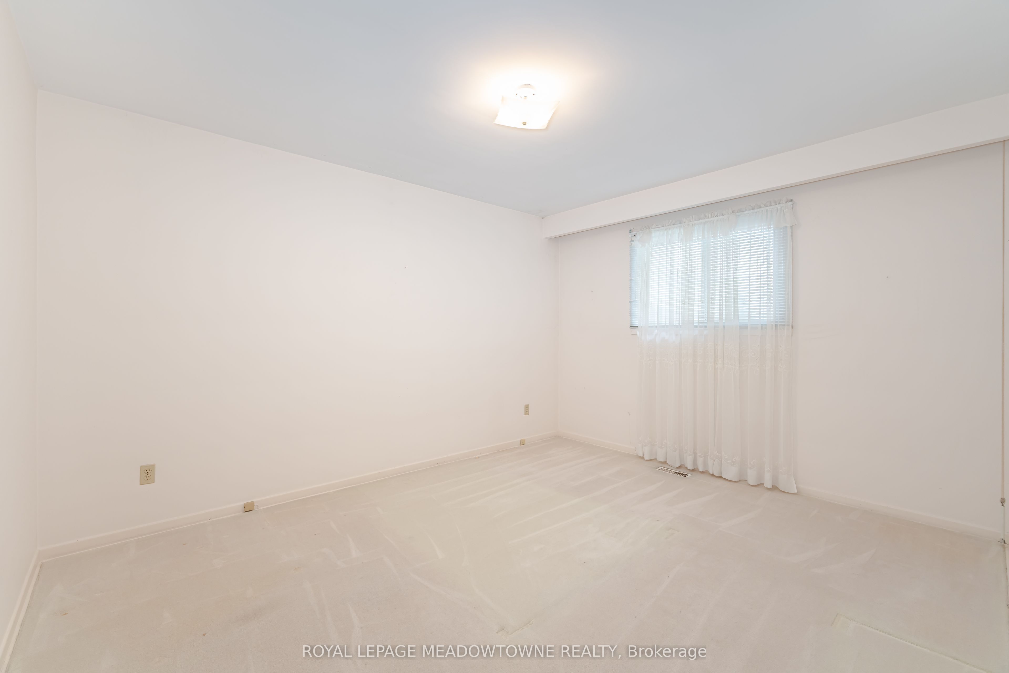 655 Netherton Crescent
