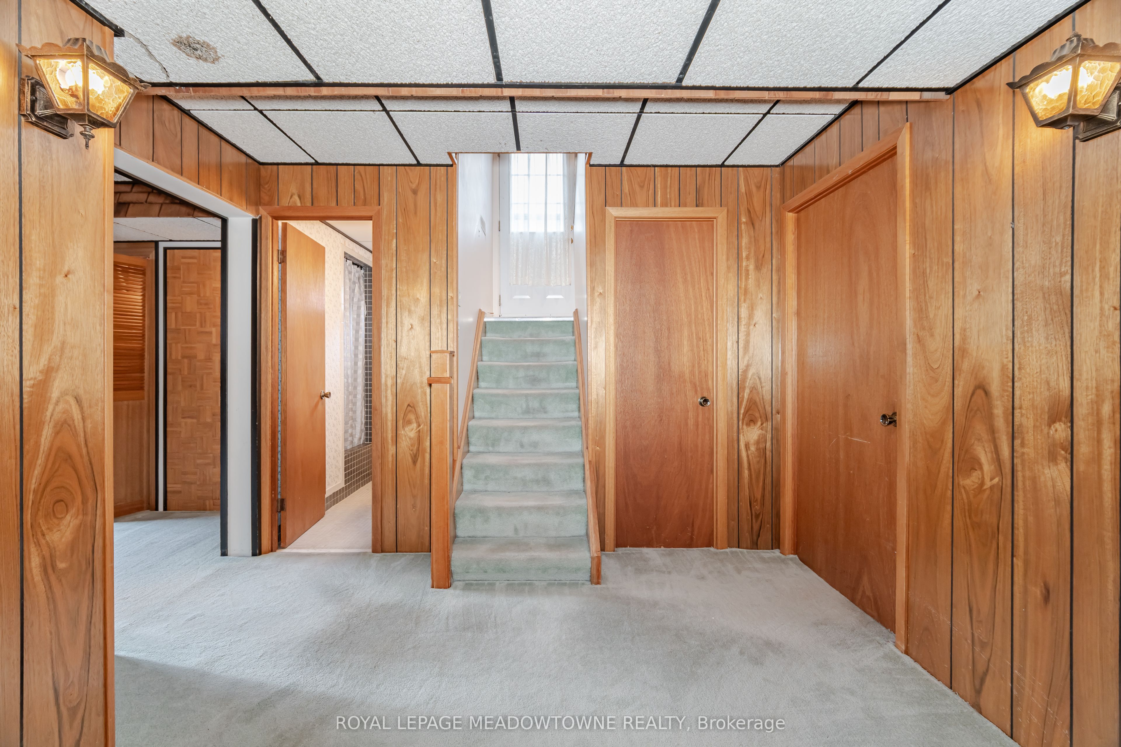 655 Netherton Crescent