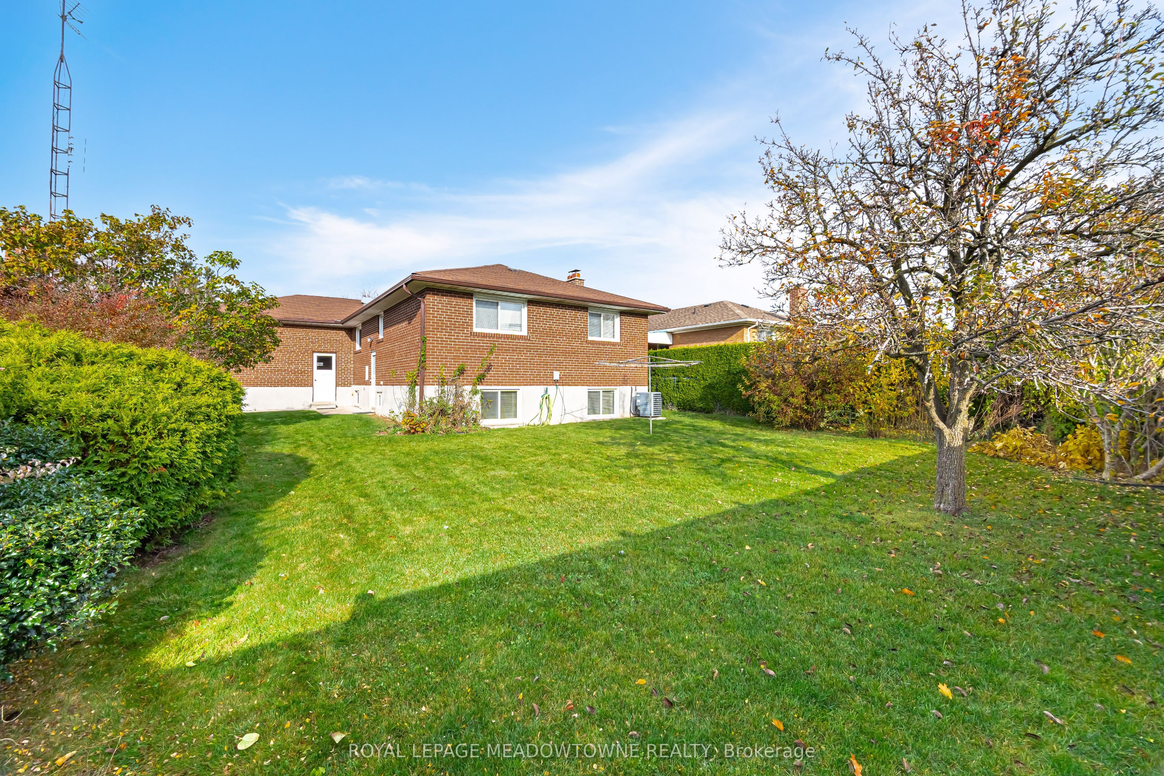 655 Netherton Crescent