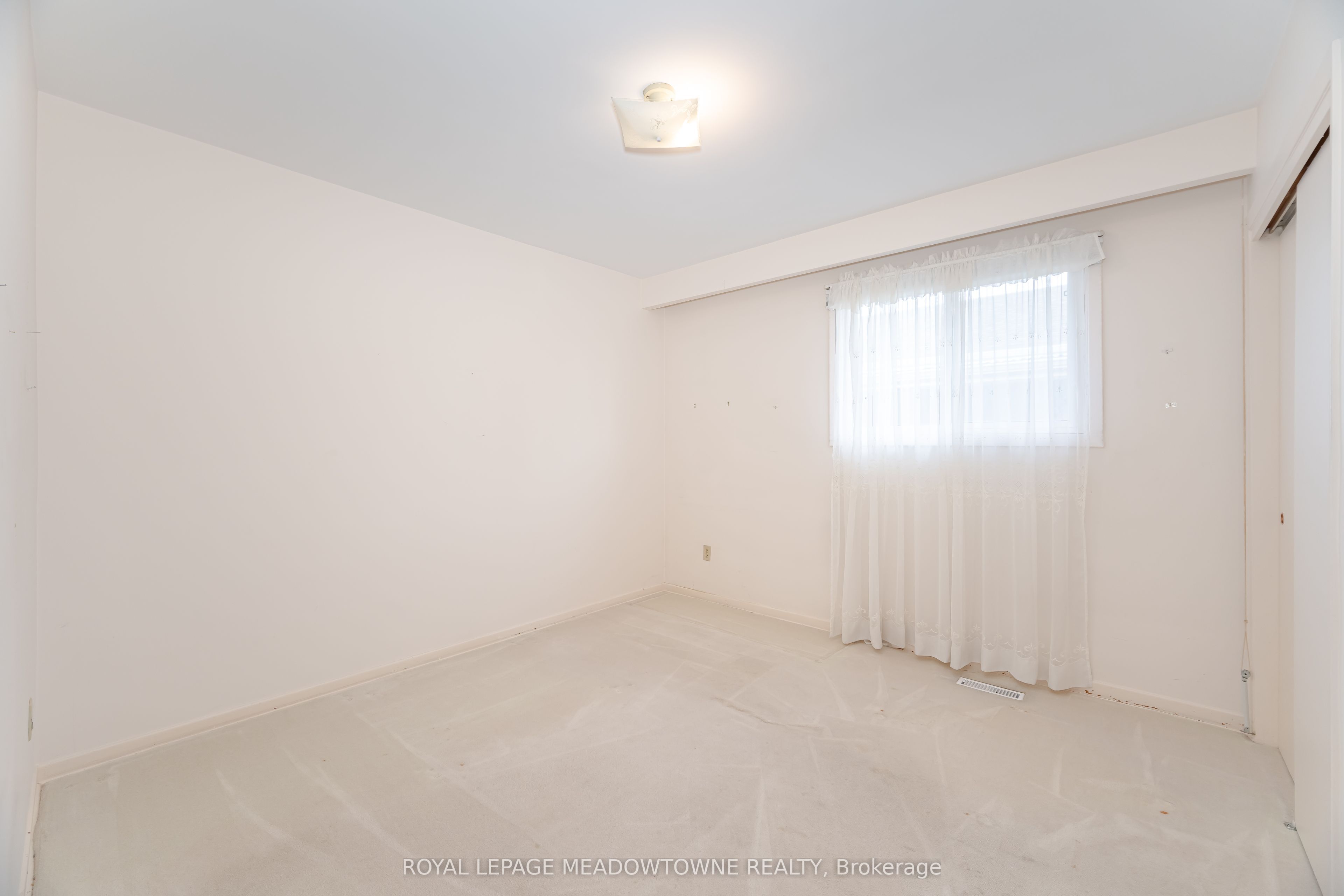 655 Netherton Crescent