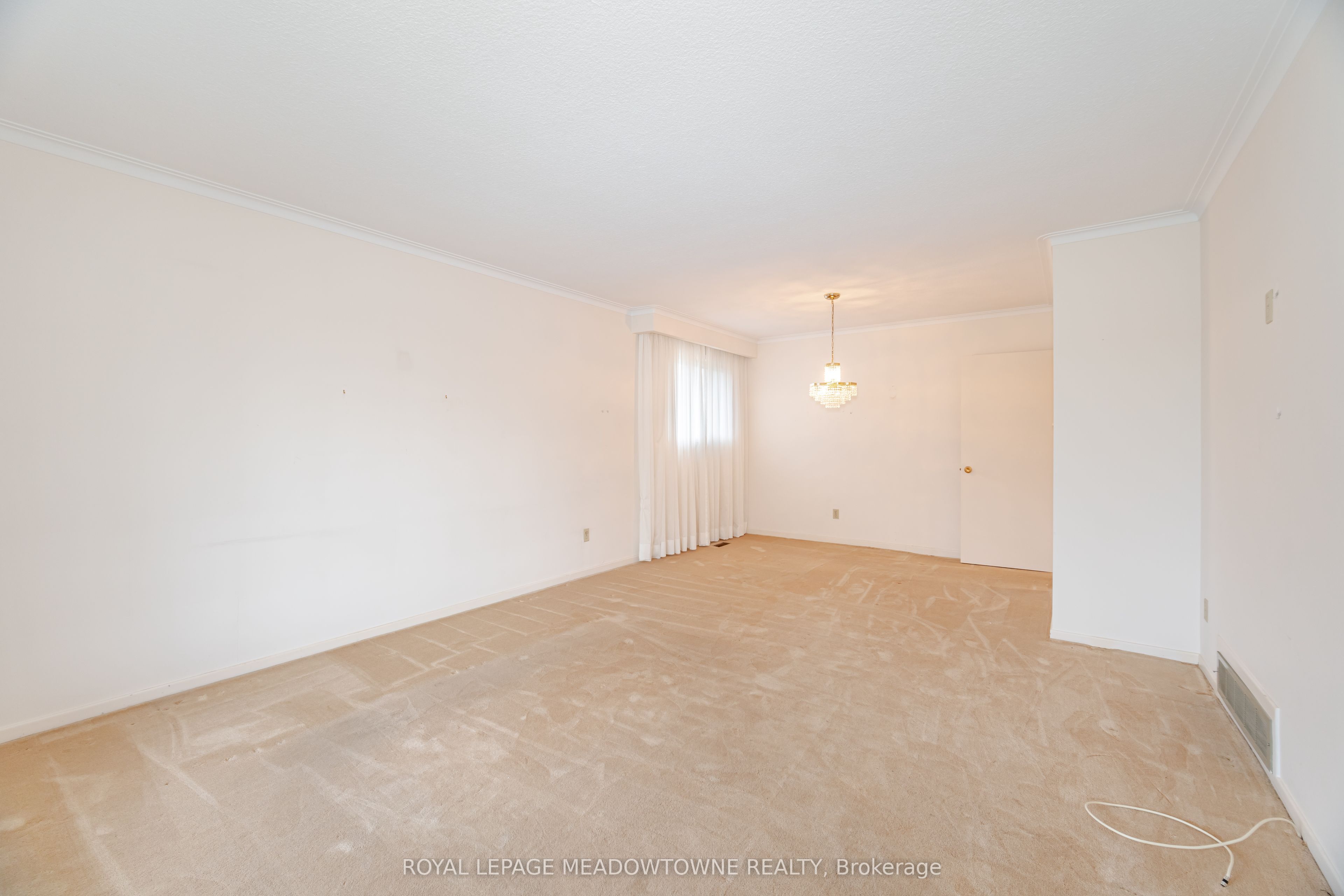 655 Netherton Crescent