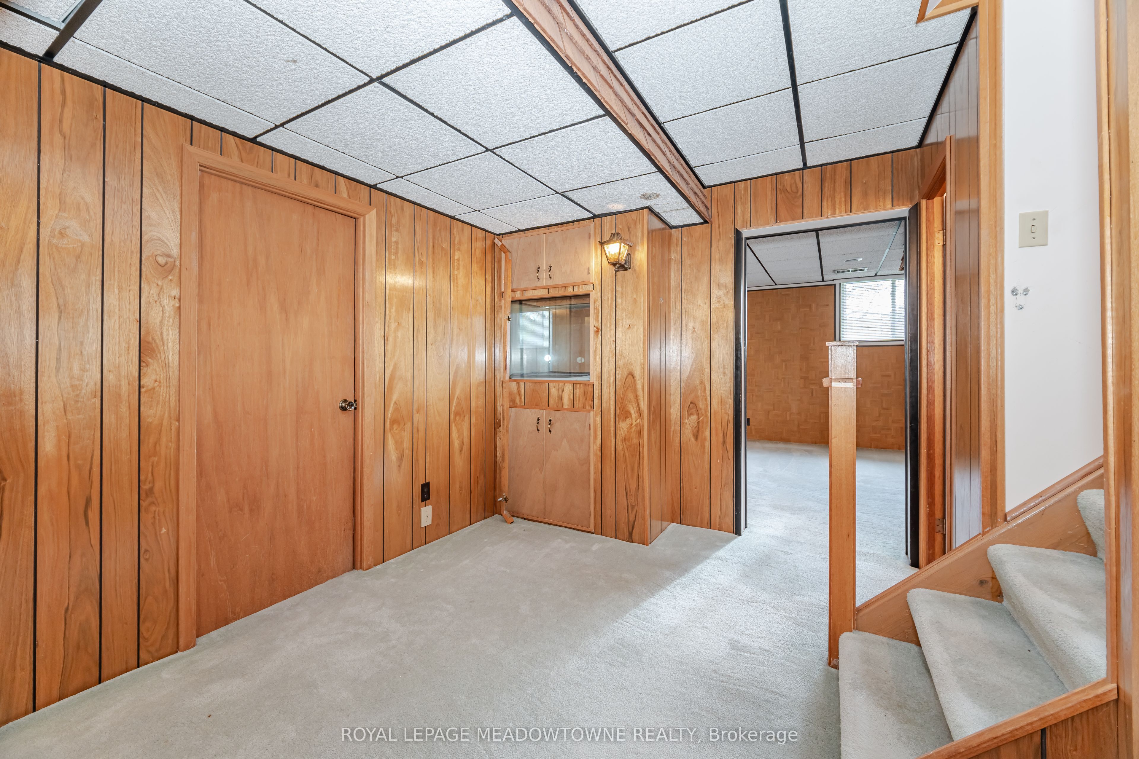 655 Netherton Crescent