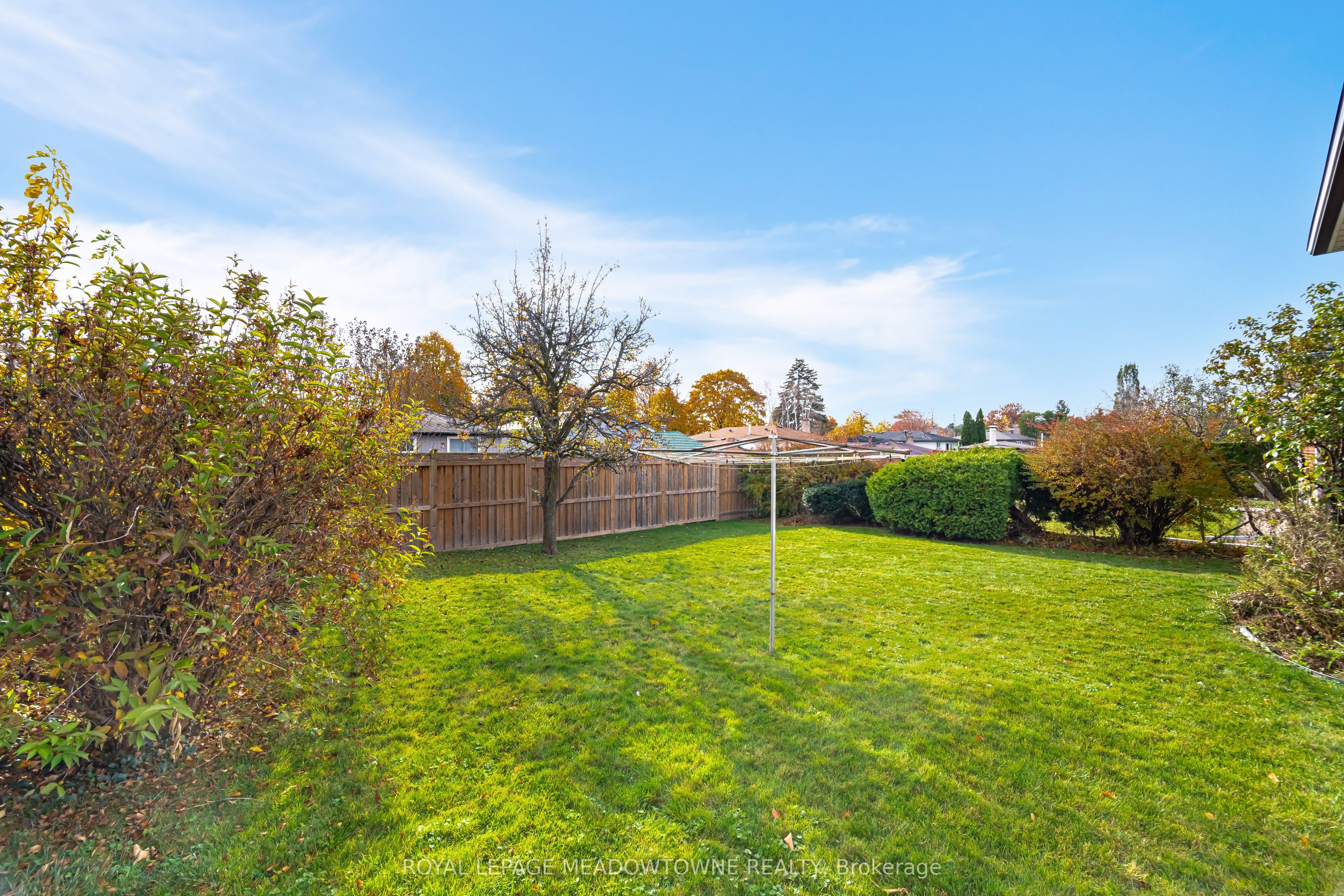 655 Netherton Crescent