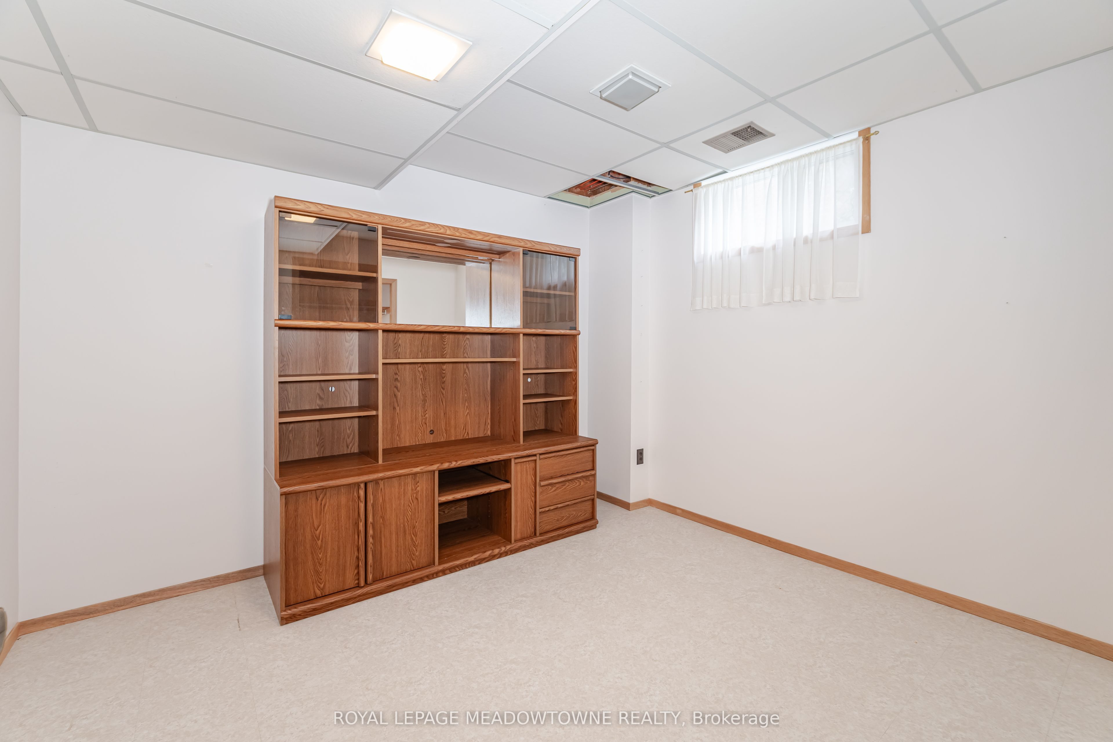655 Netherton Crescent