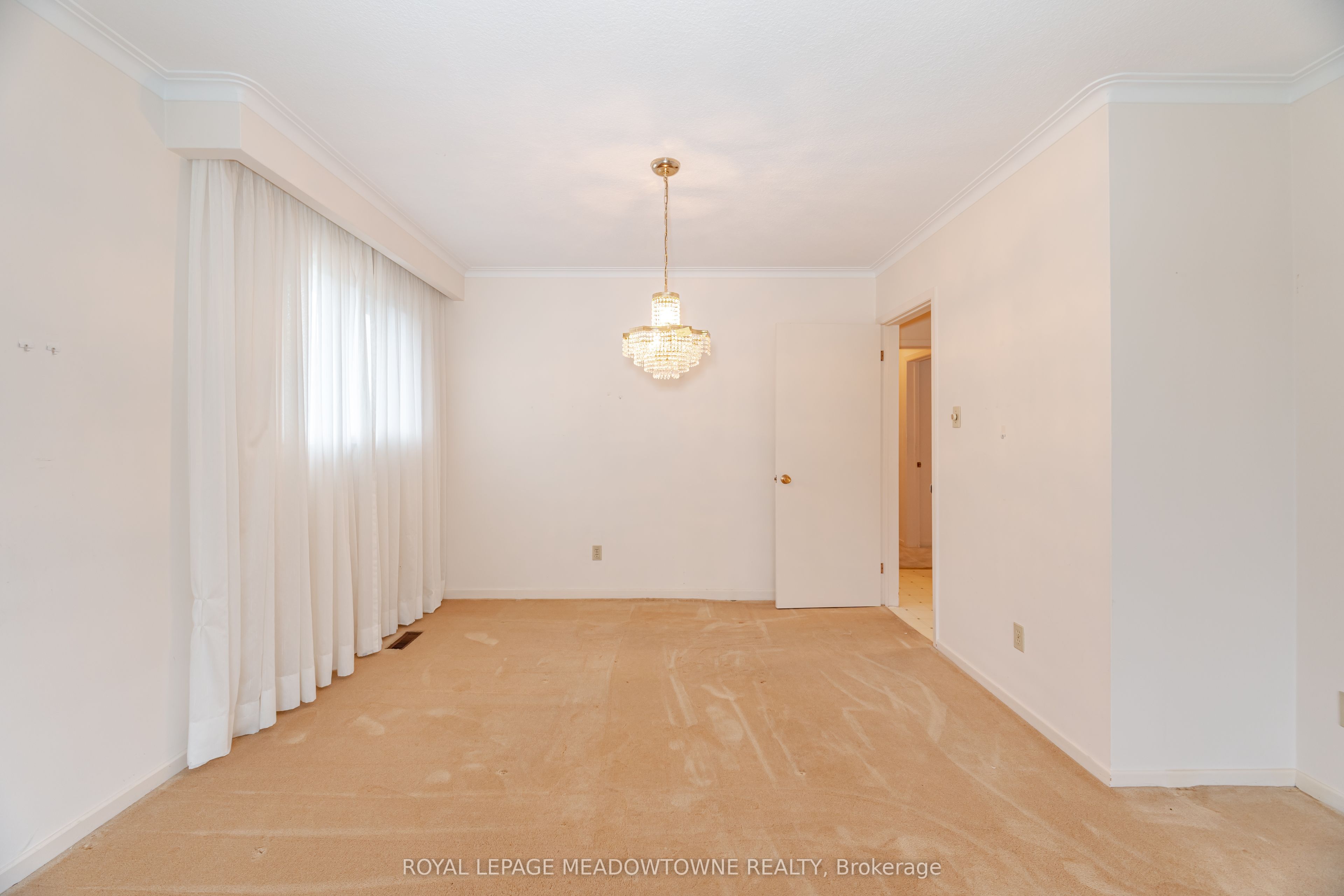 655 Netherton Crescent