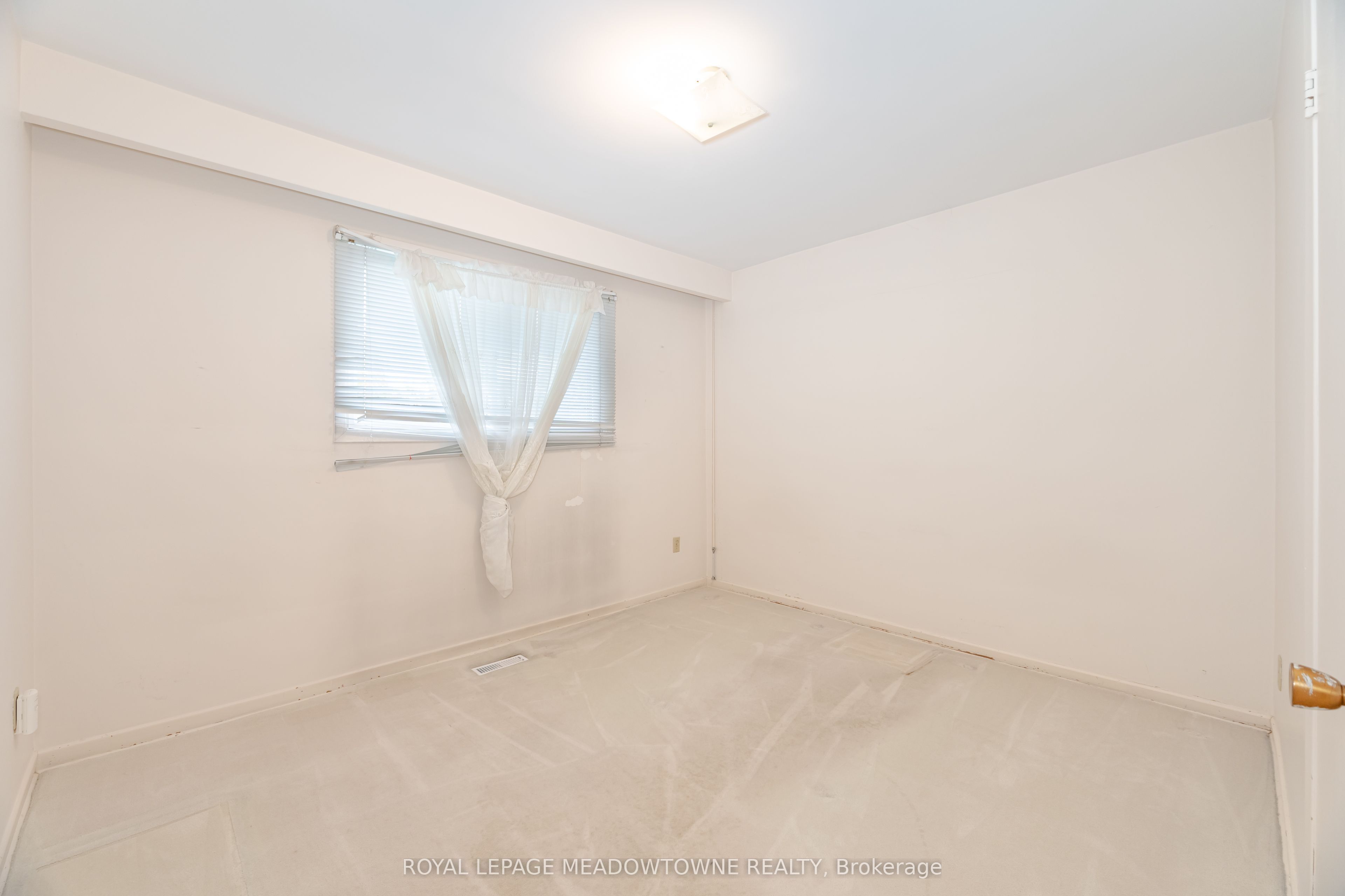 655 Netherton Crescent