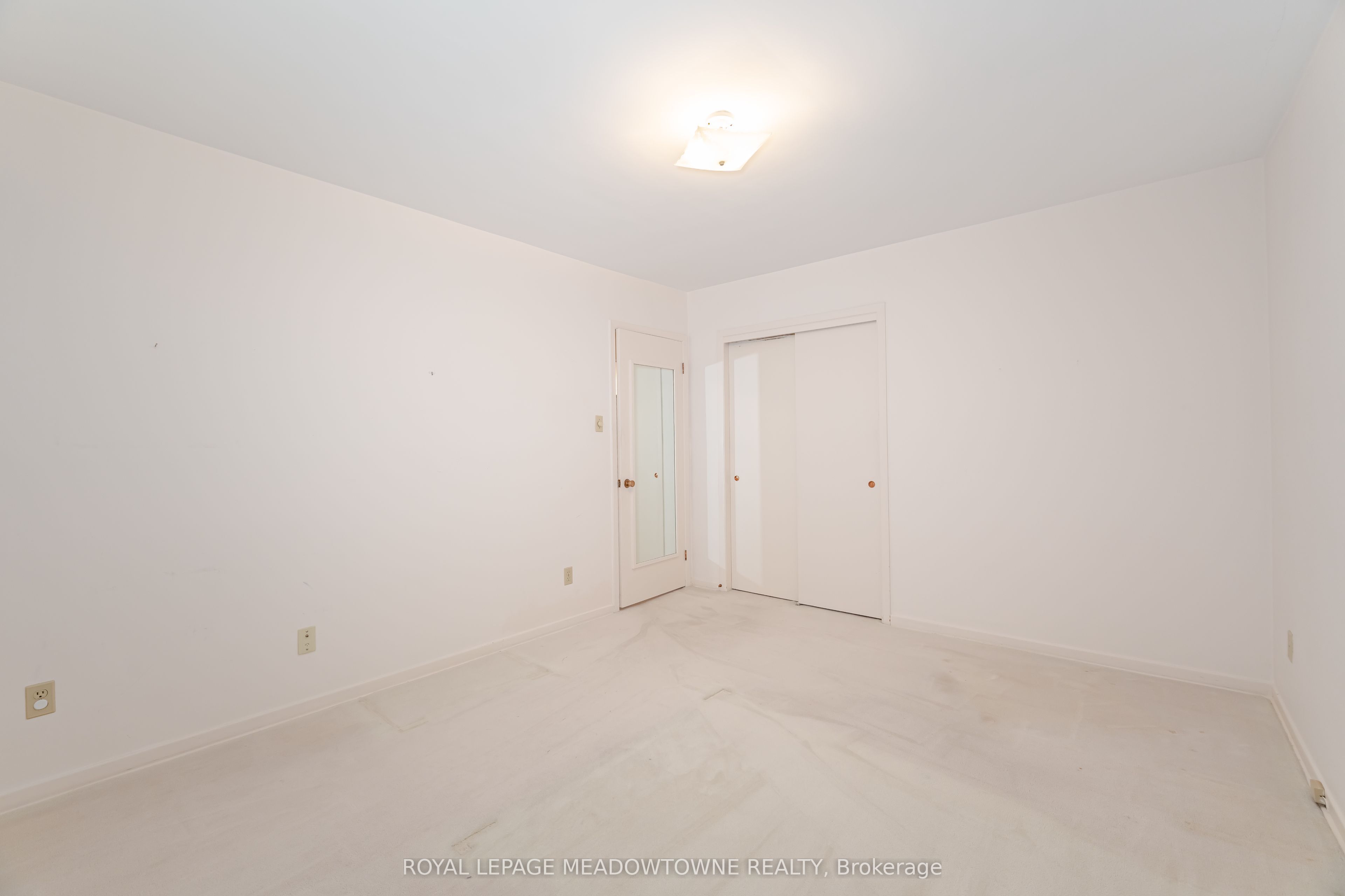 655 Netherton Crescent