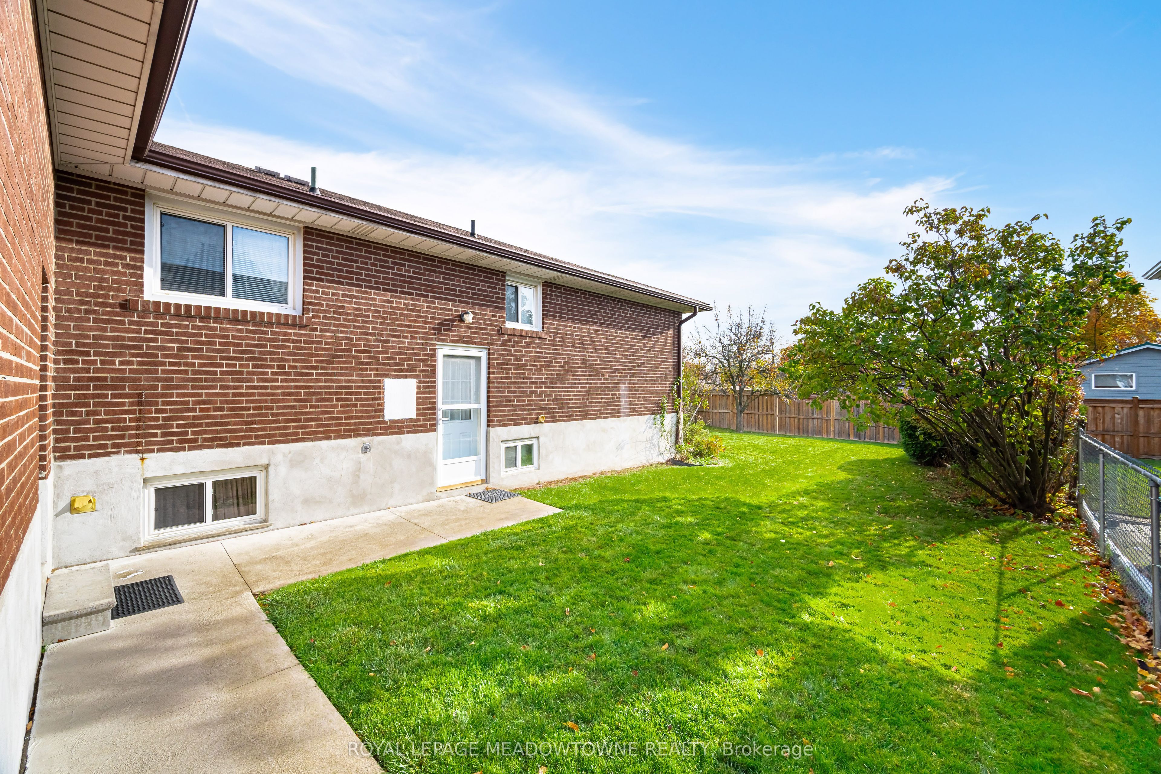 655 Netherton Crescent