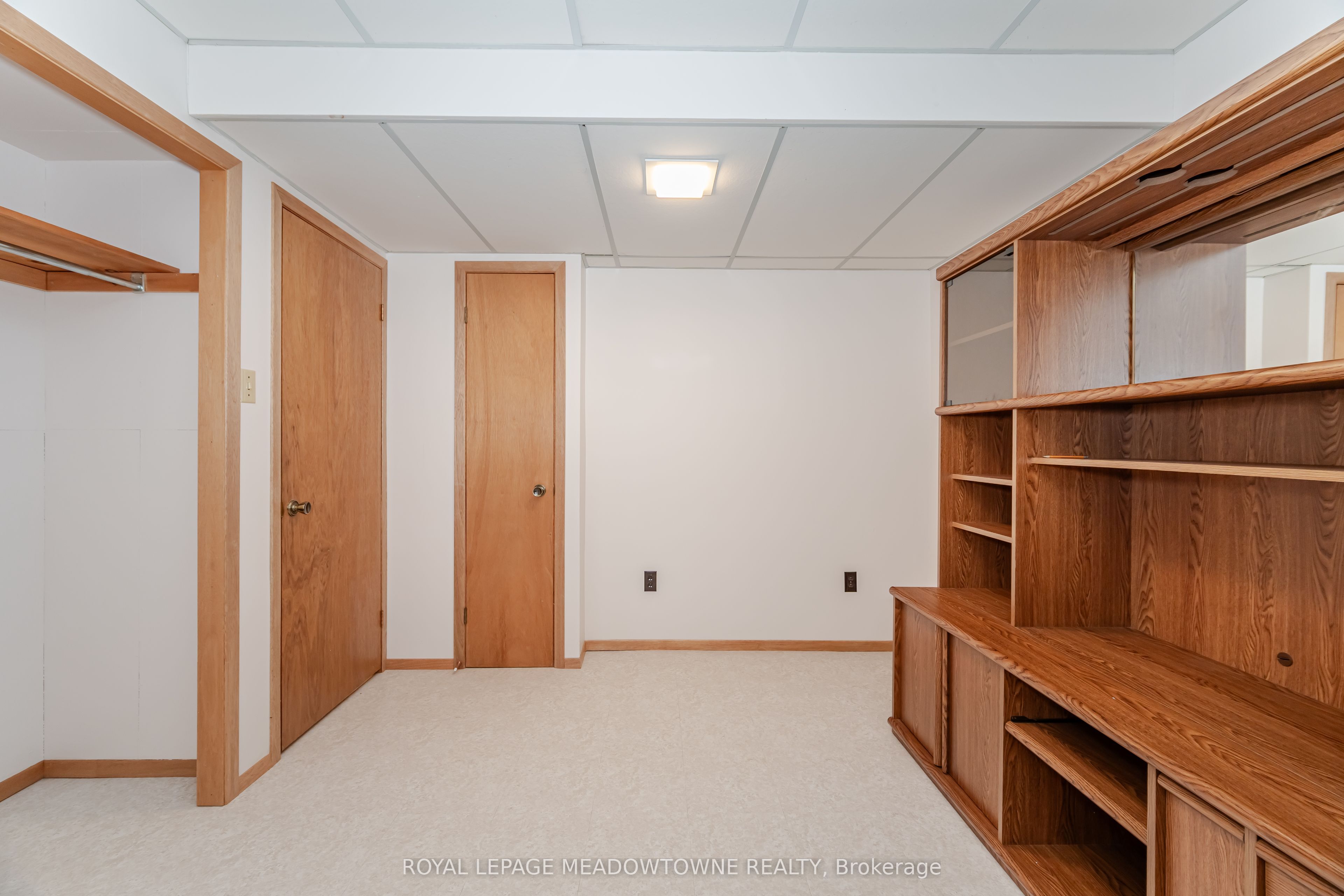 655 Netherton Crescent