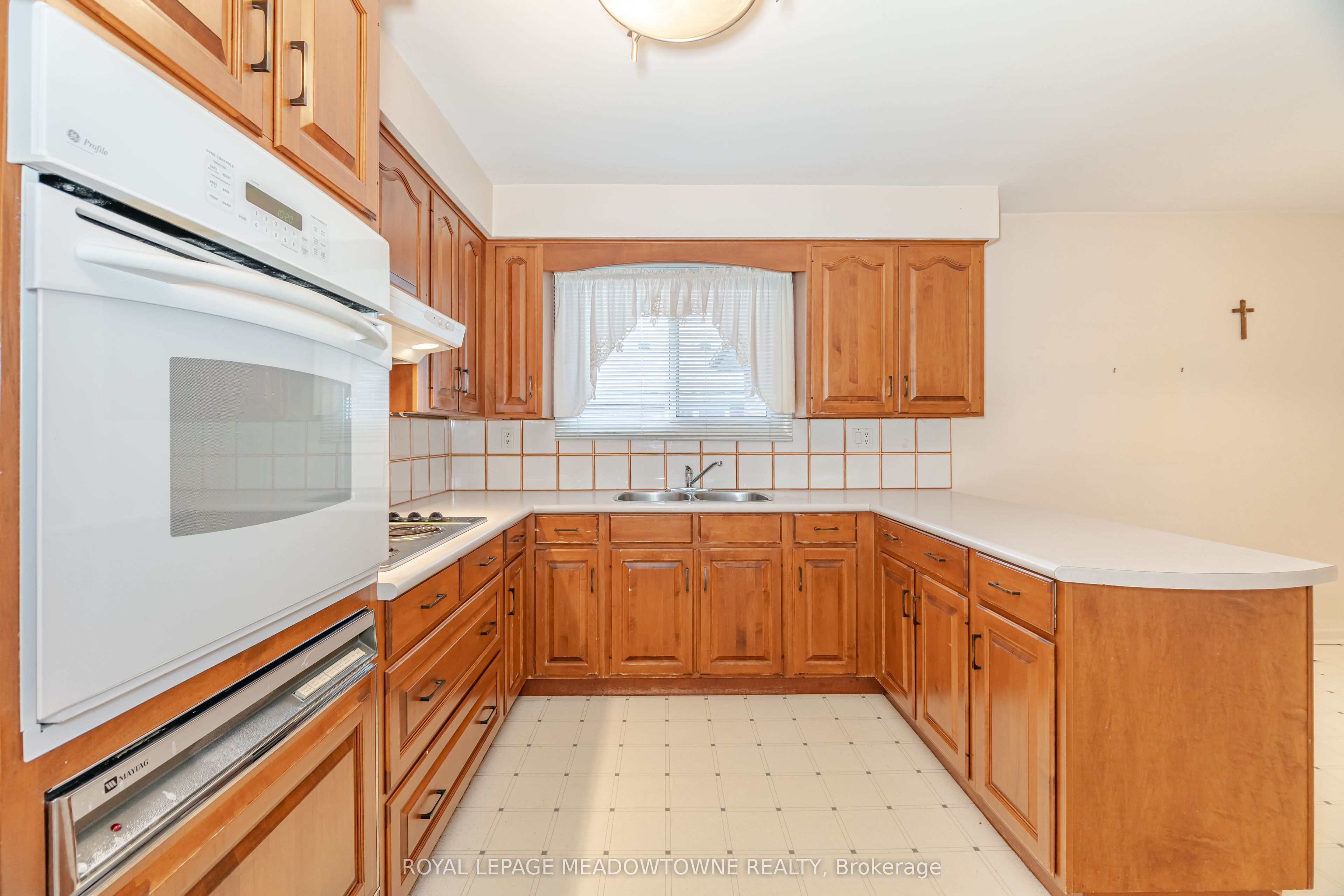 655 Netherton Crescent