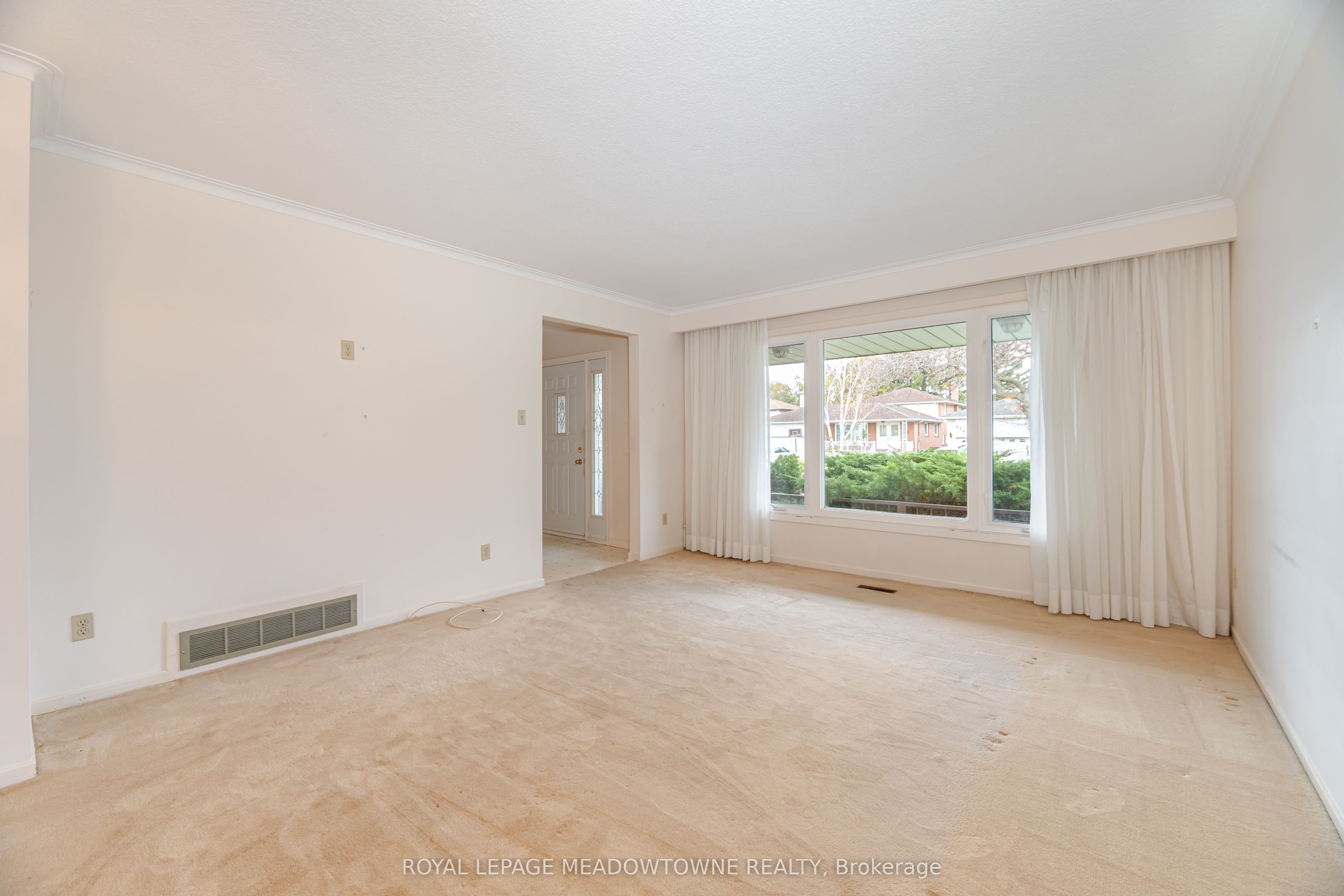655 Netherton Crescent