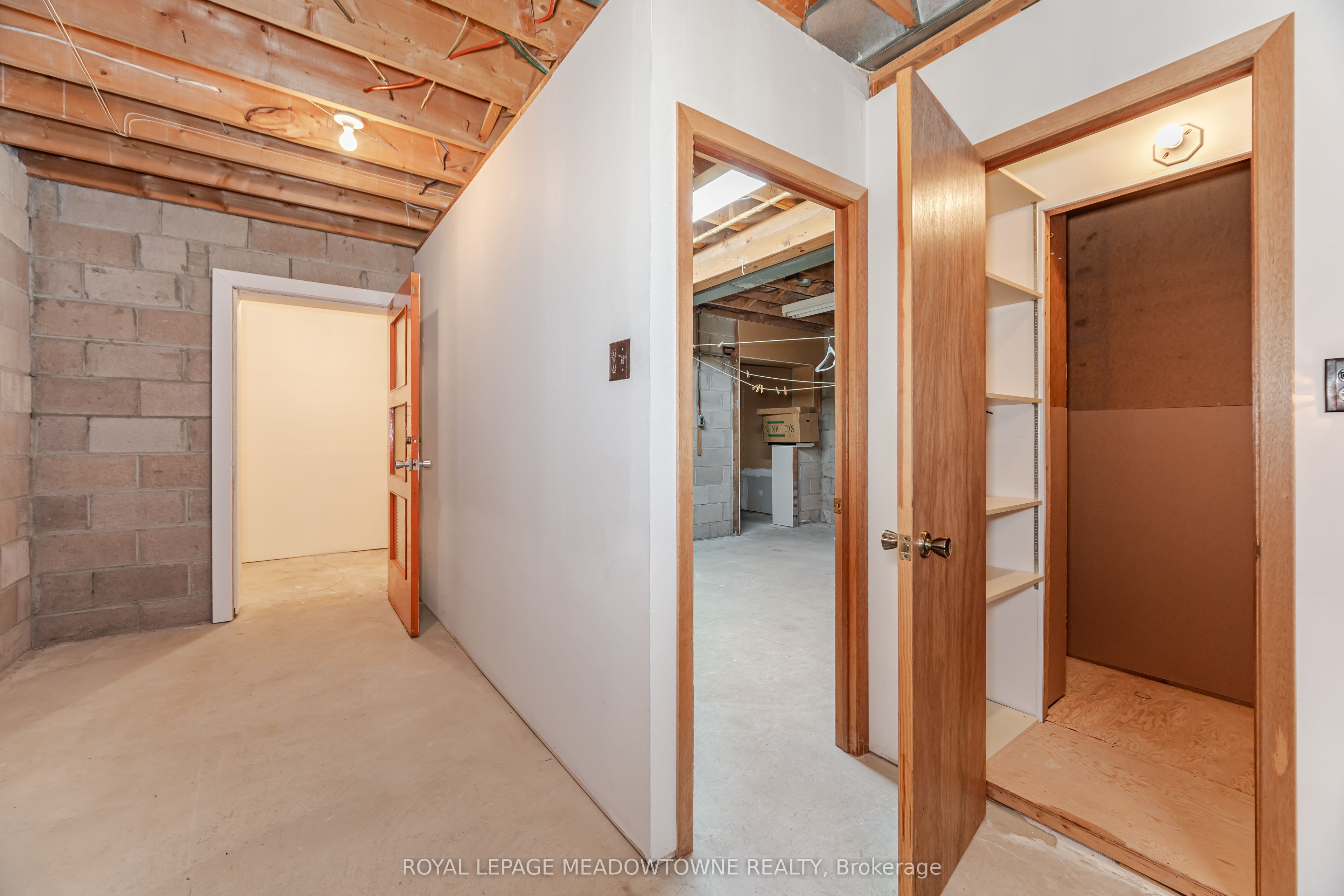 655 Netherton Crescent