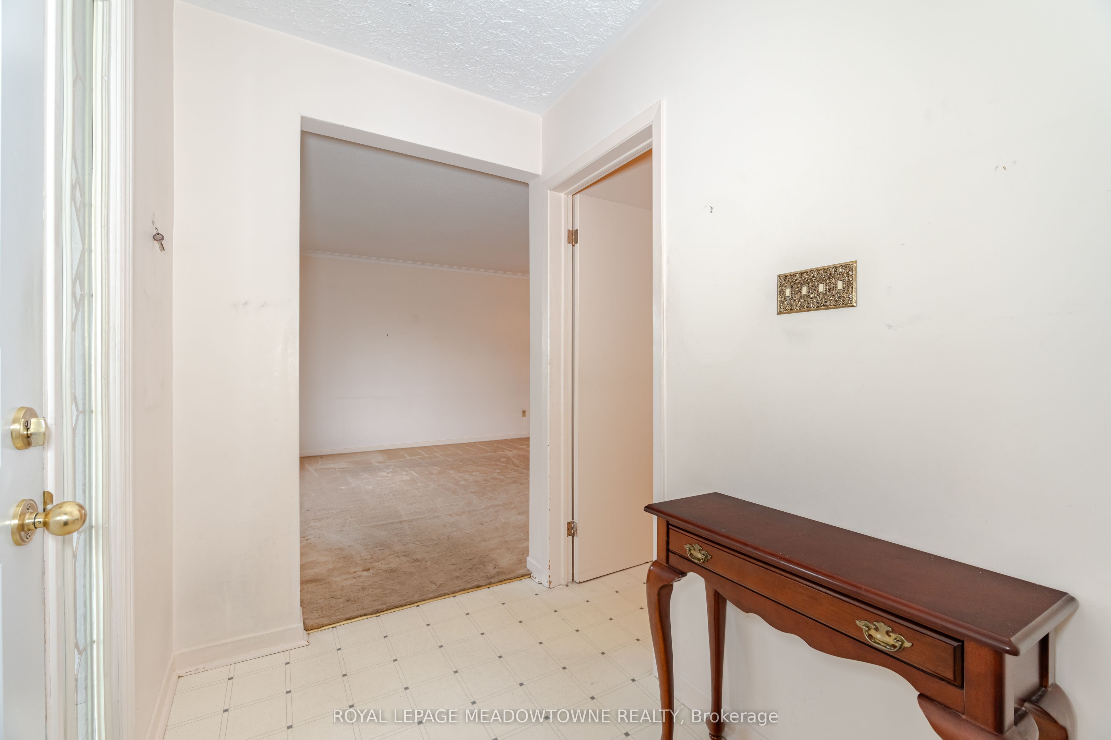 655 Netherton Crescent