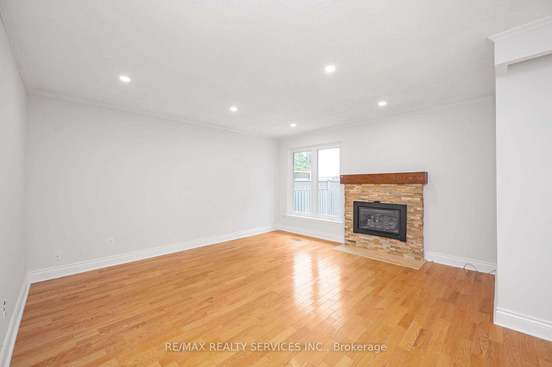 738 Briar Crescent