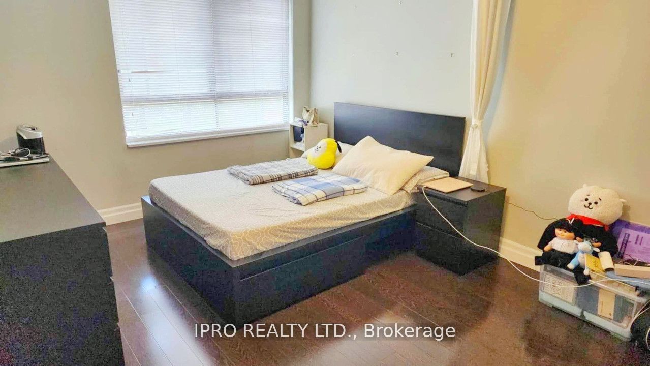 1000 Cedarglen Gate, #520