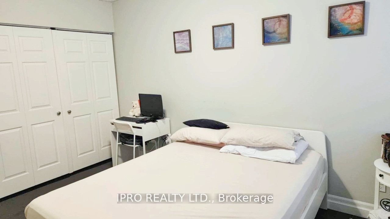 1000 Cedarglen Gate, #520