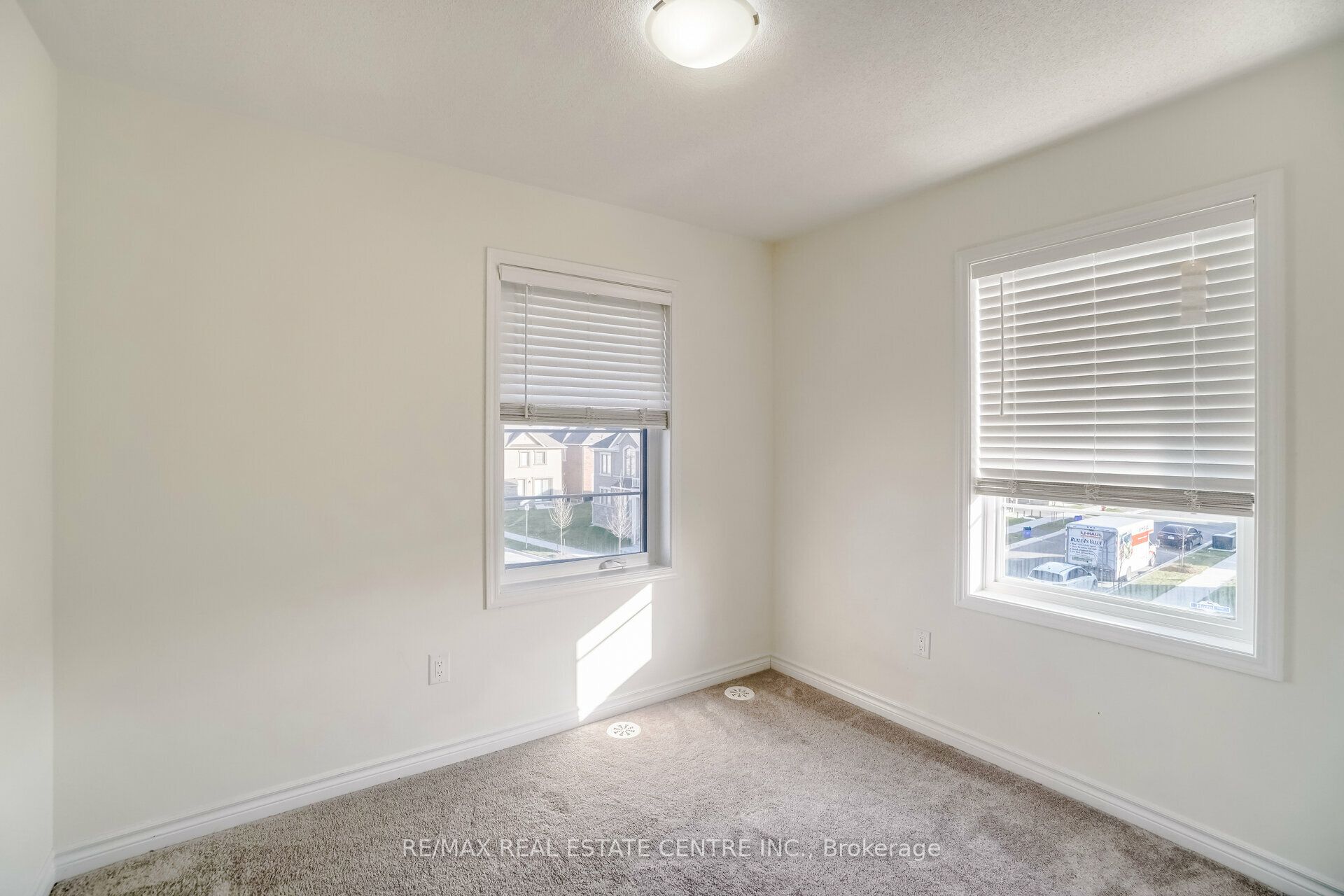 875 Sumac Crescent