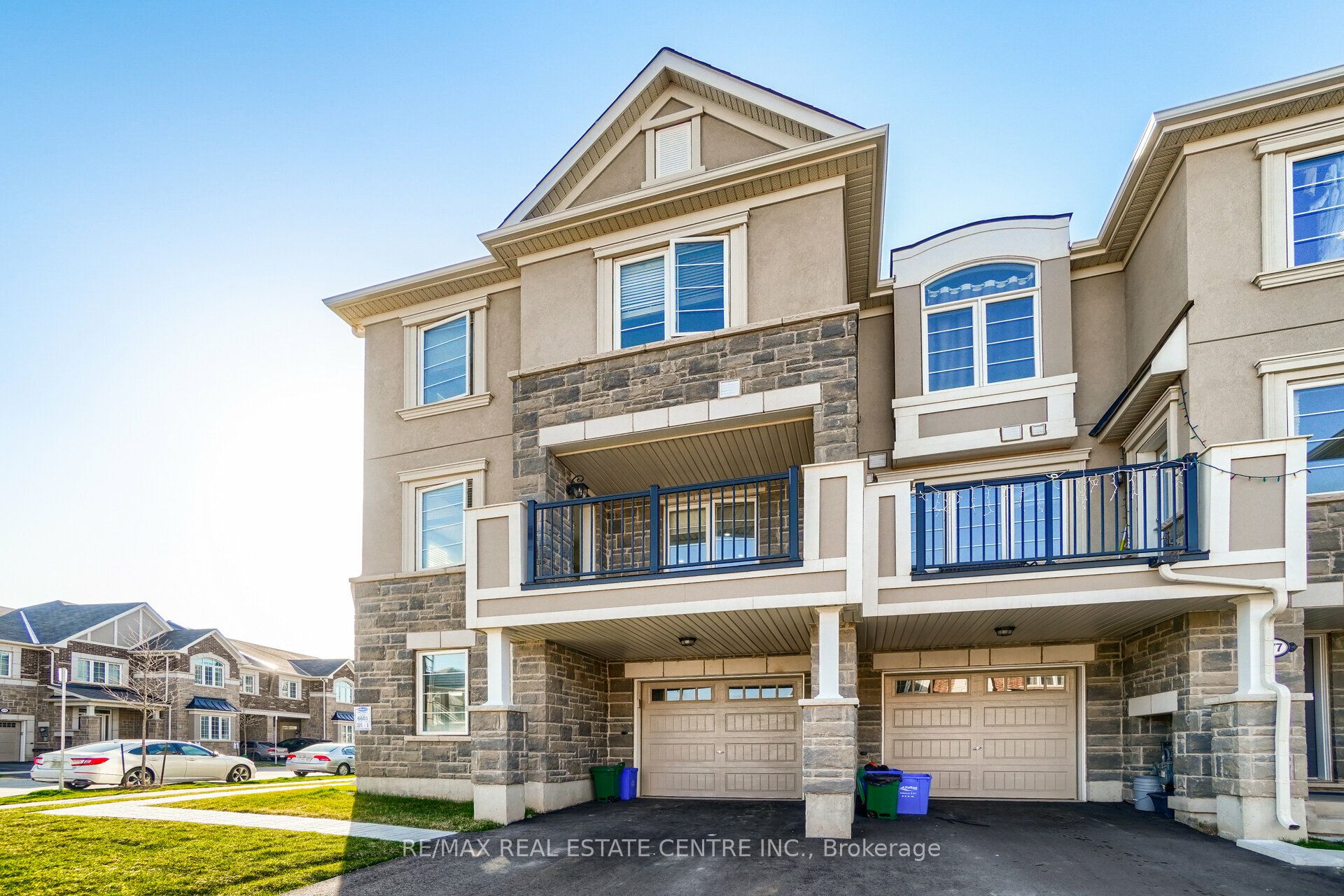 875 Sumac Crescent