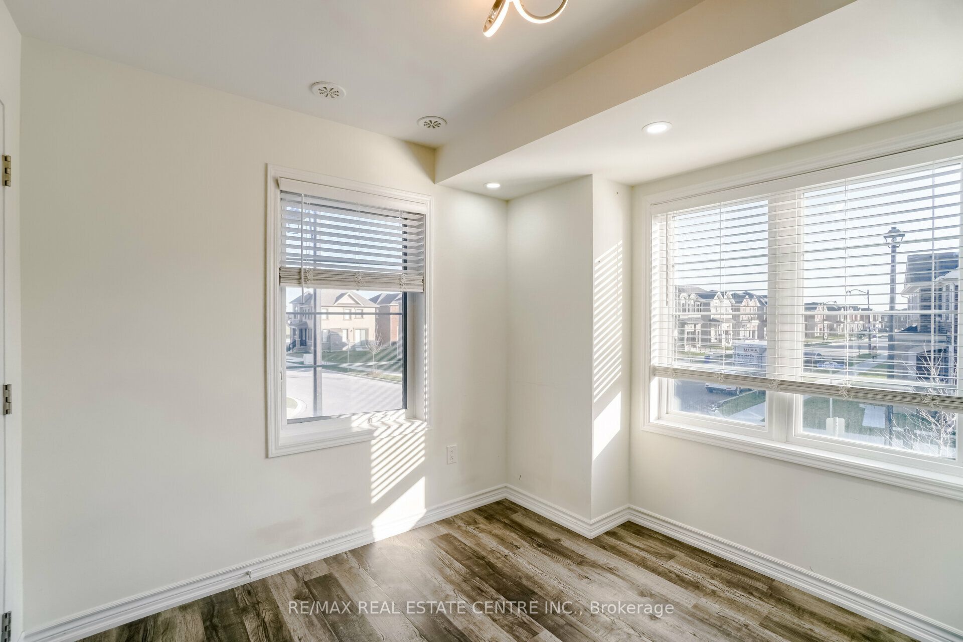 875 Sumac Crescent
