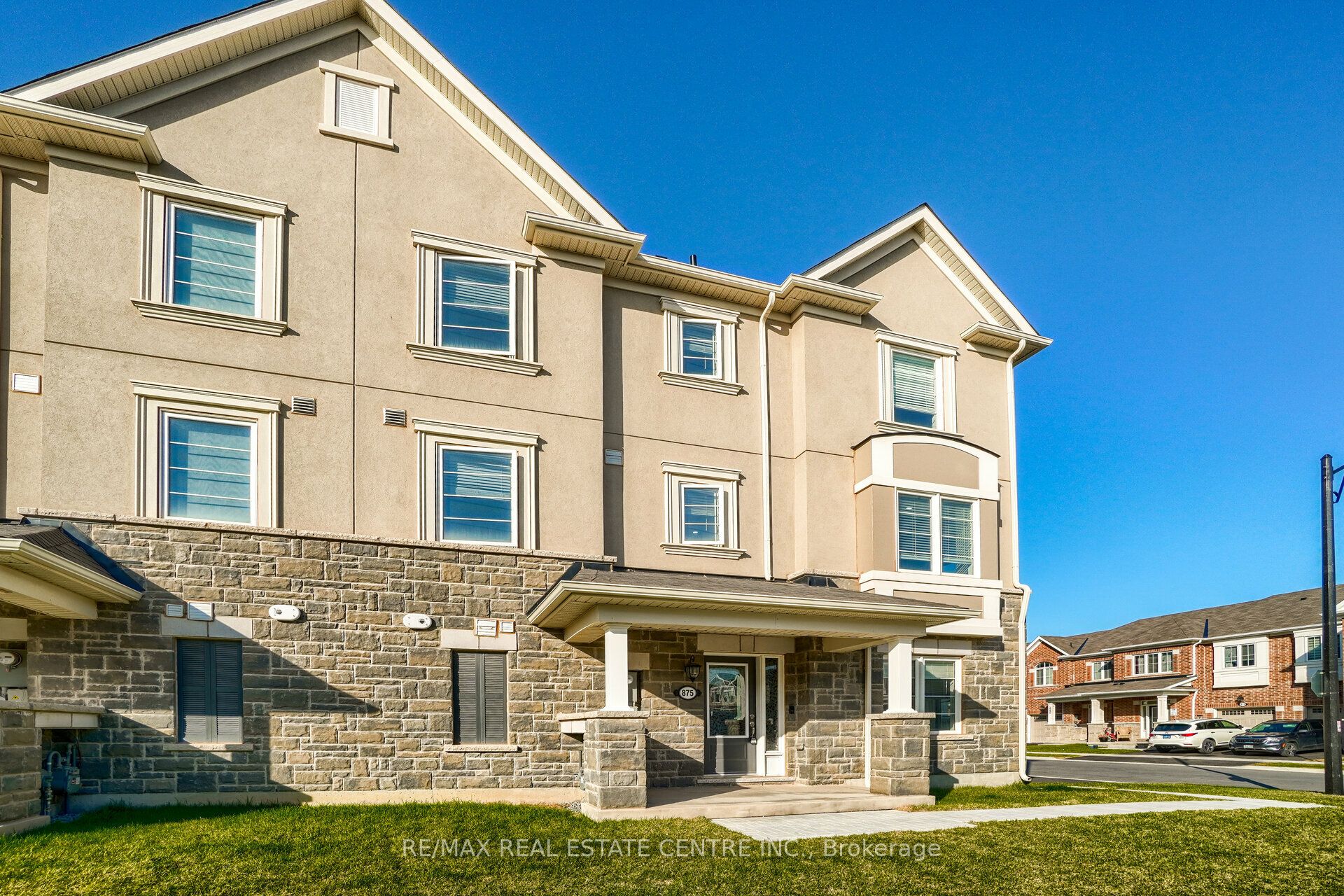 875 Sumac Crescent