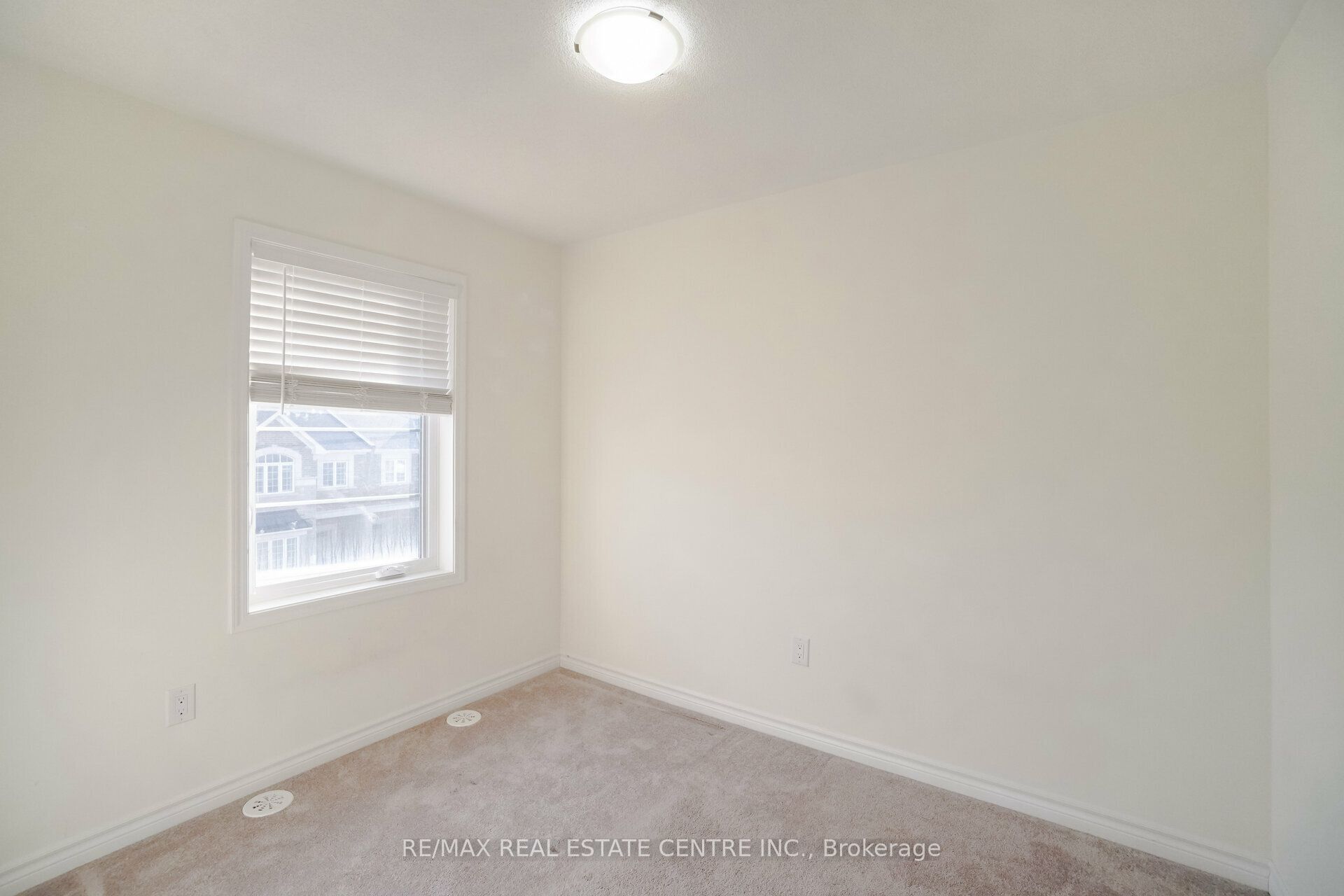 875 Sumac Crescent