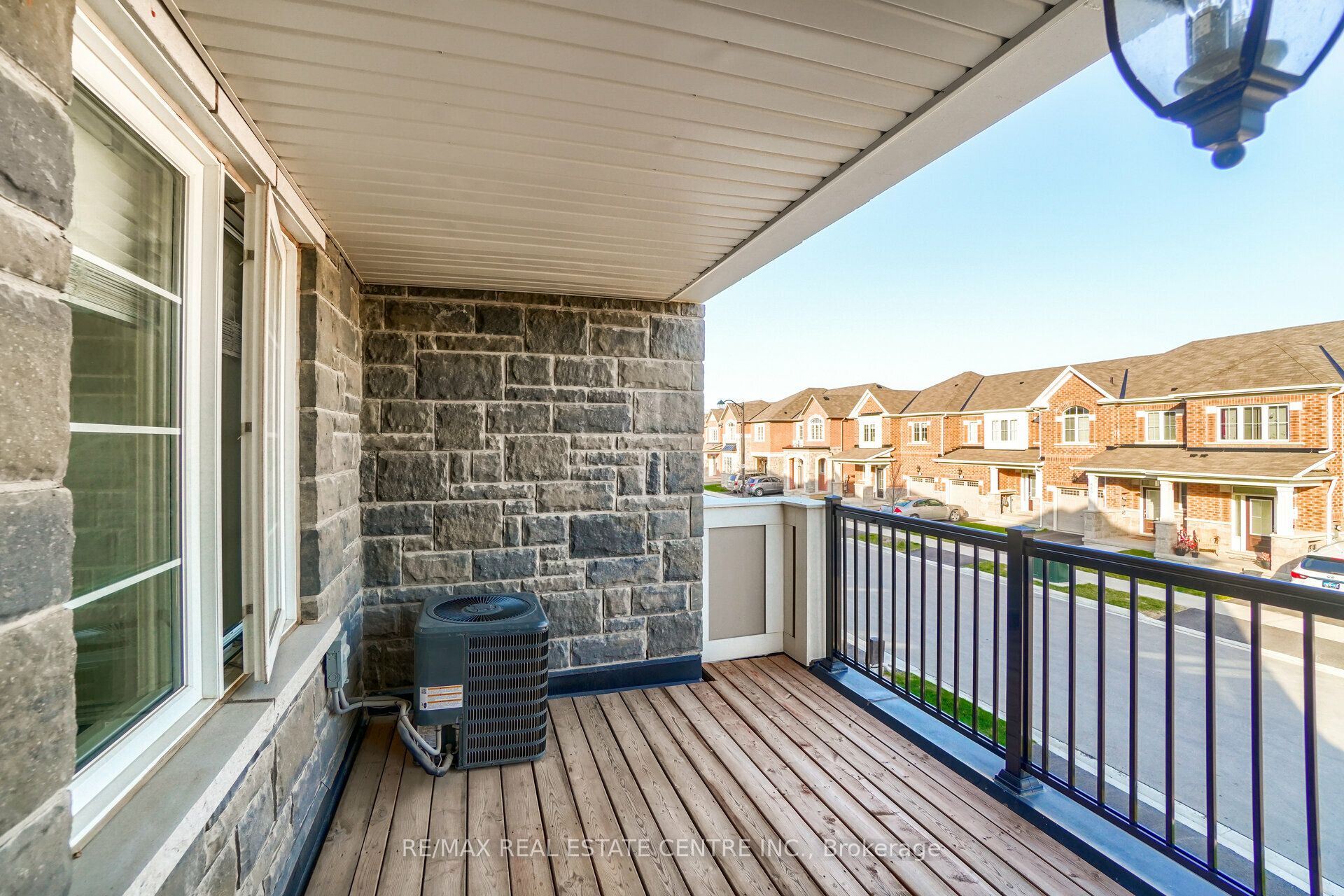 875 Sumac Crescent