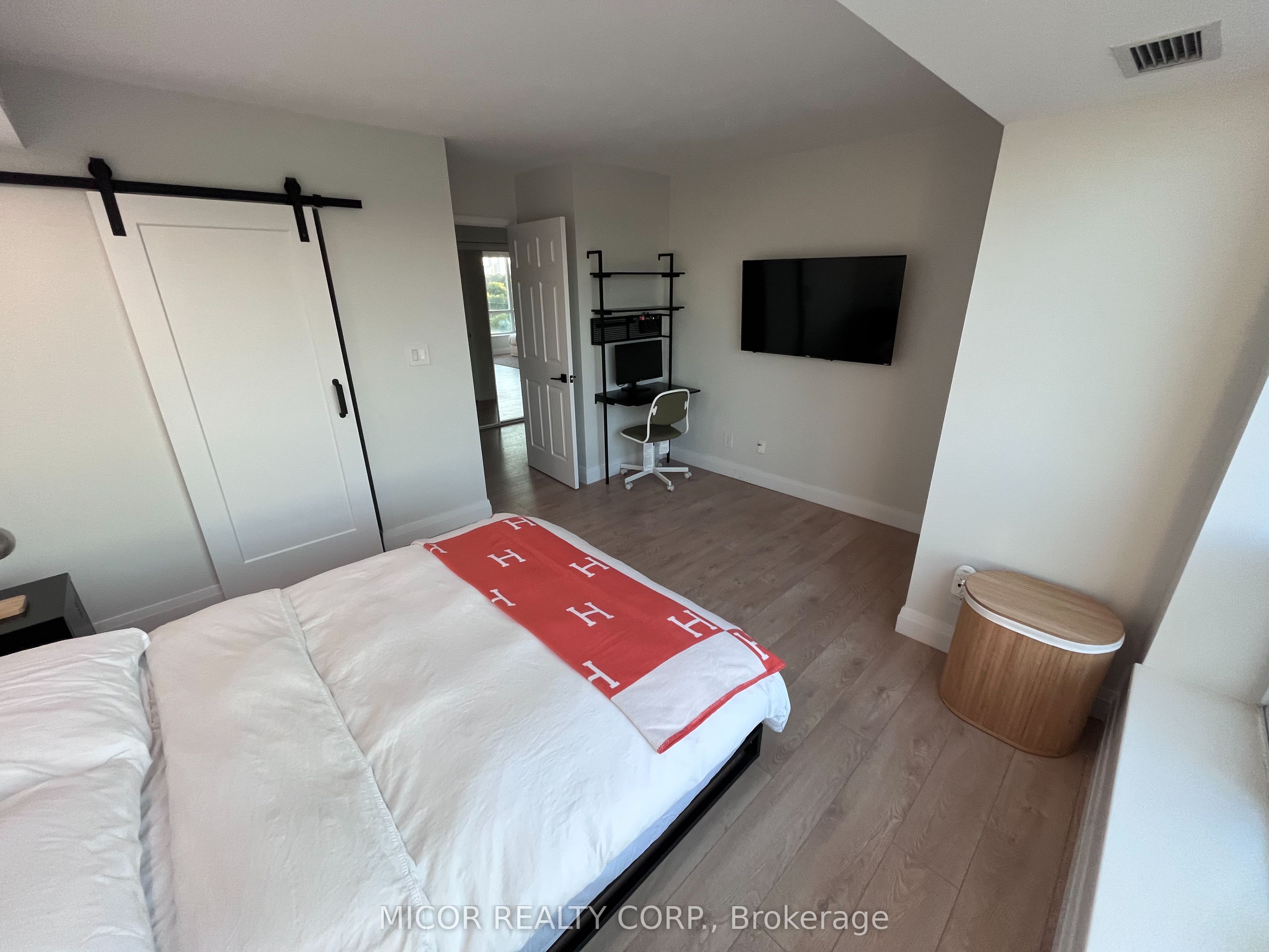 190 Manitoba Street, #1002