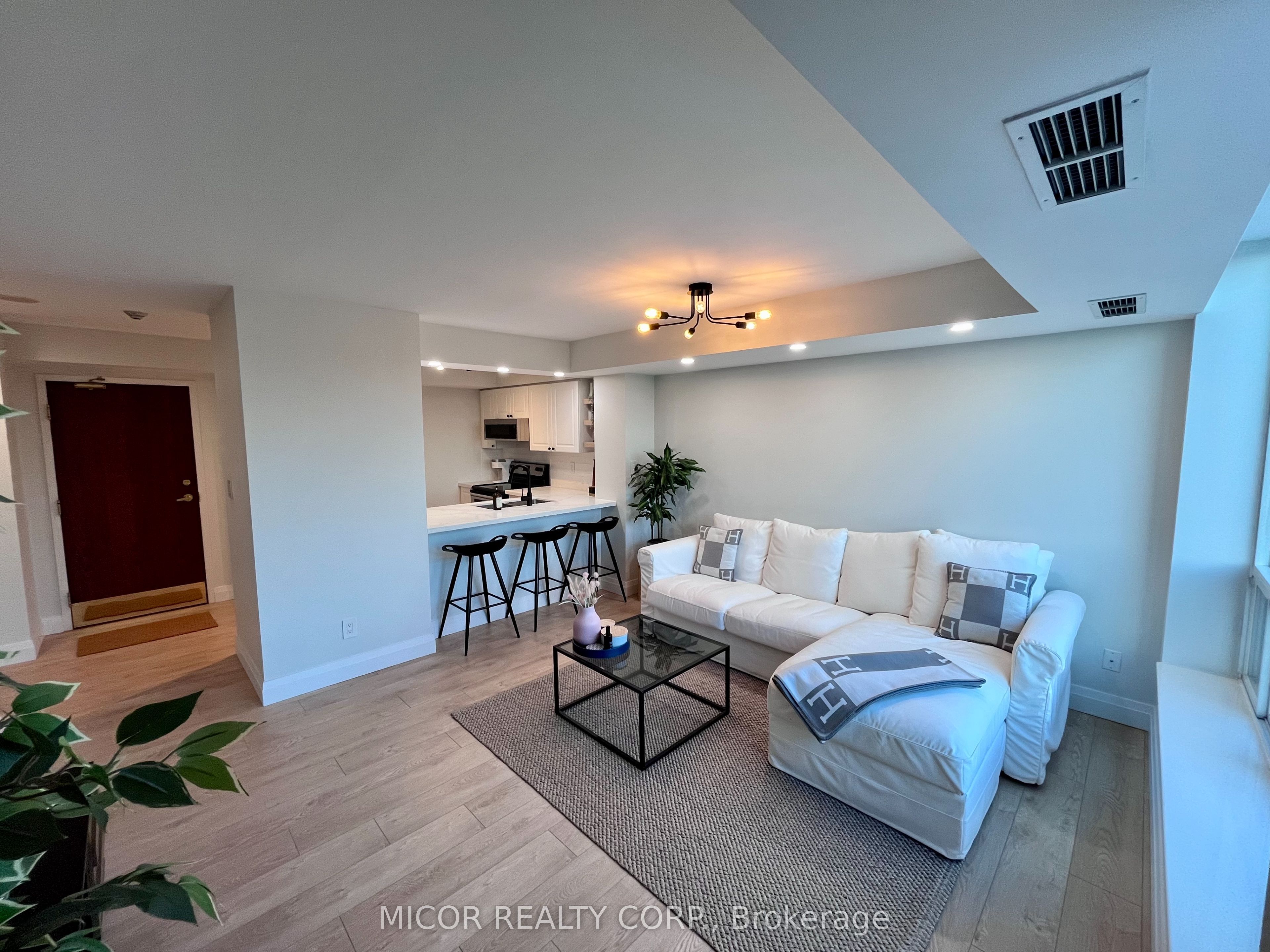 190 Manitoba Street, #1002