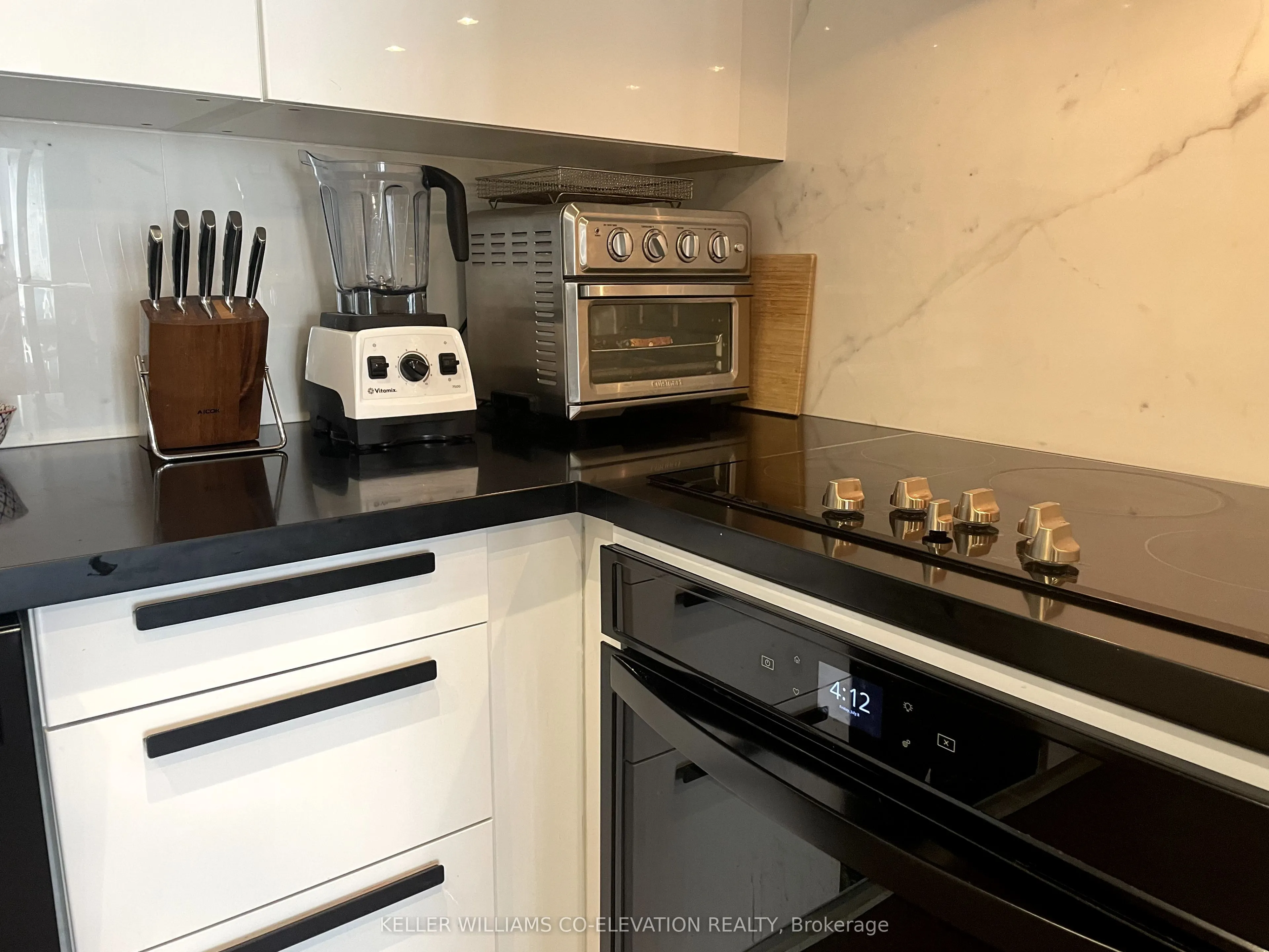 2091 Hurontario Street, #707