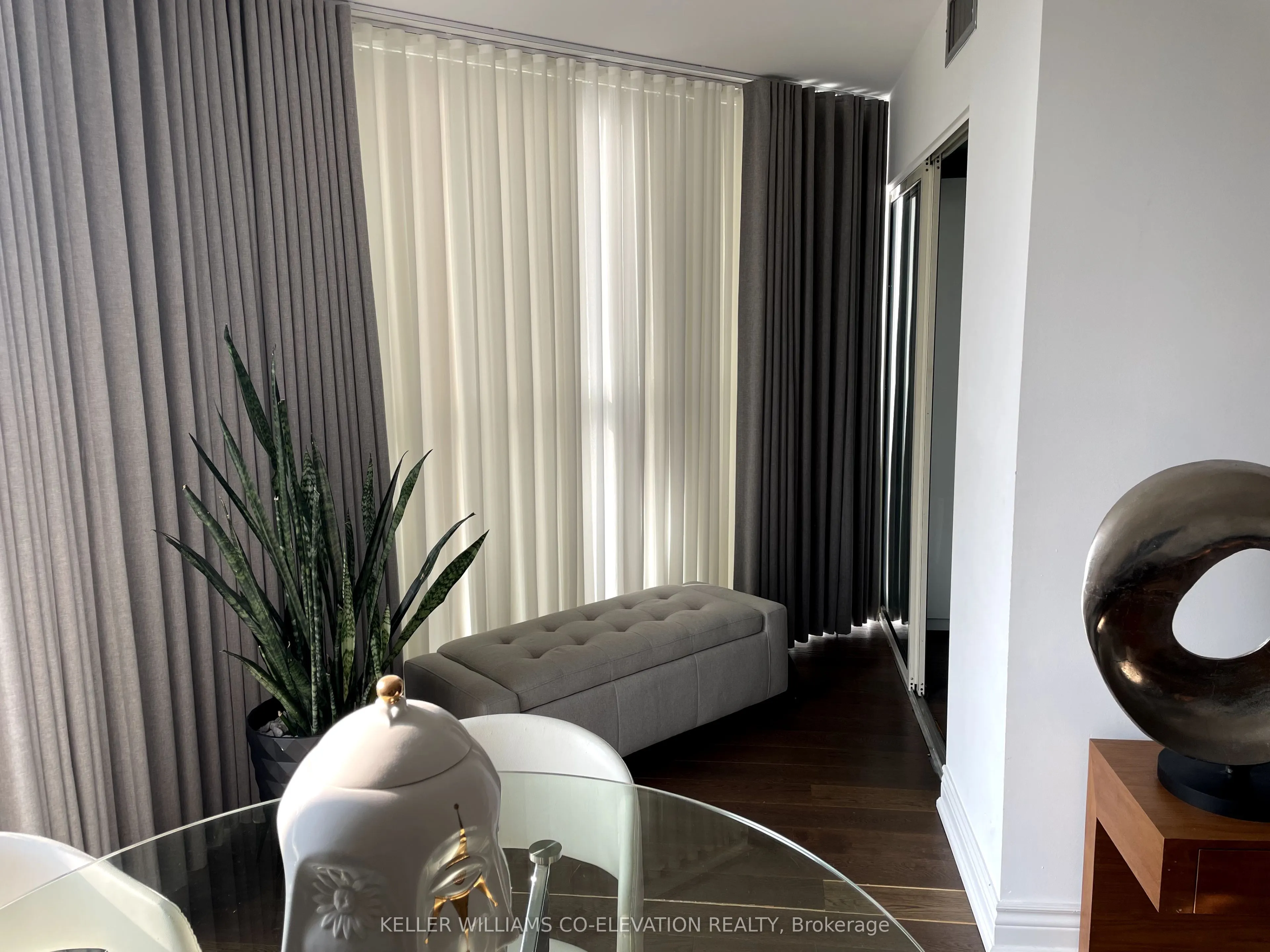 2091 Hurontario Street, #707