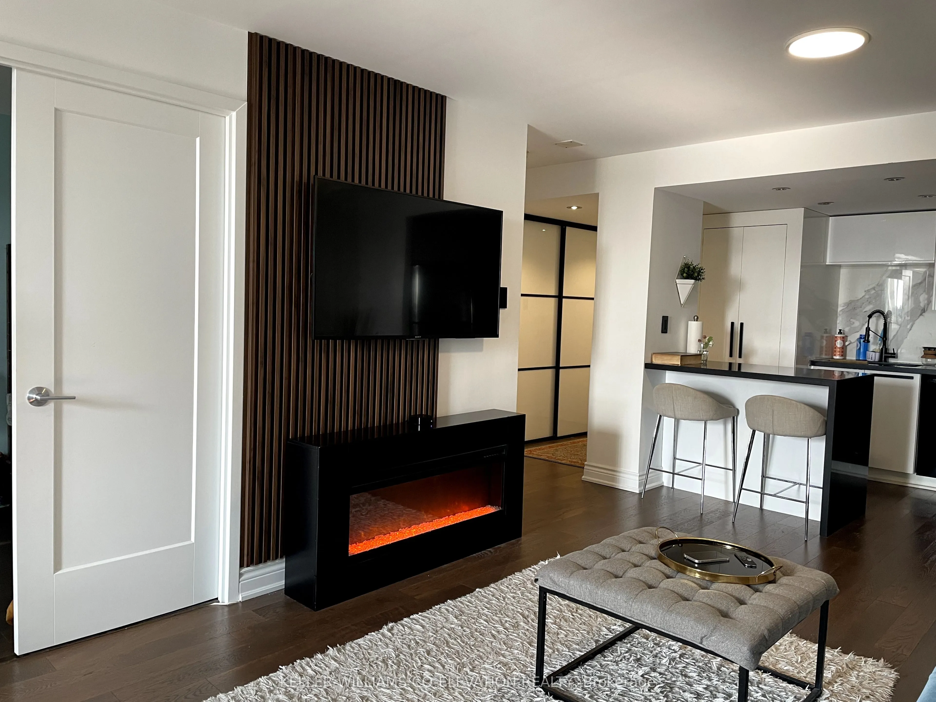 2091 Hurontario Street, #707