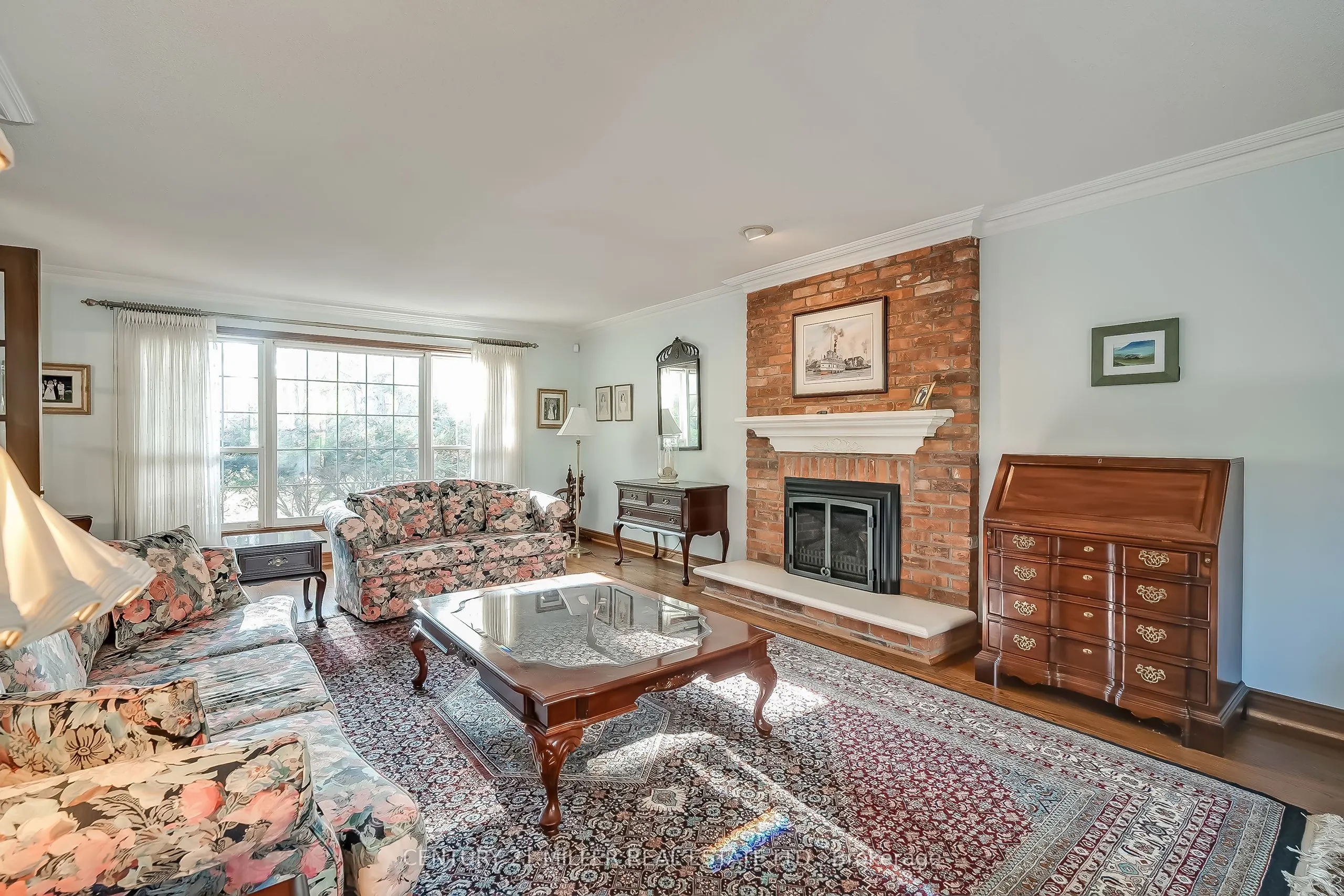 1296 Cumnock Crescent