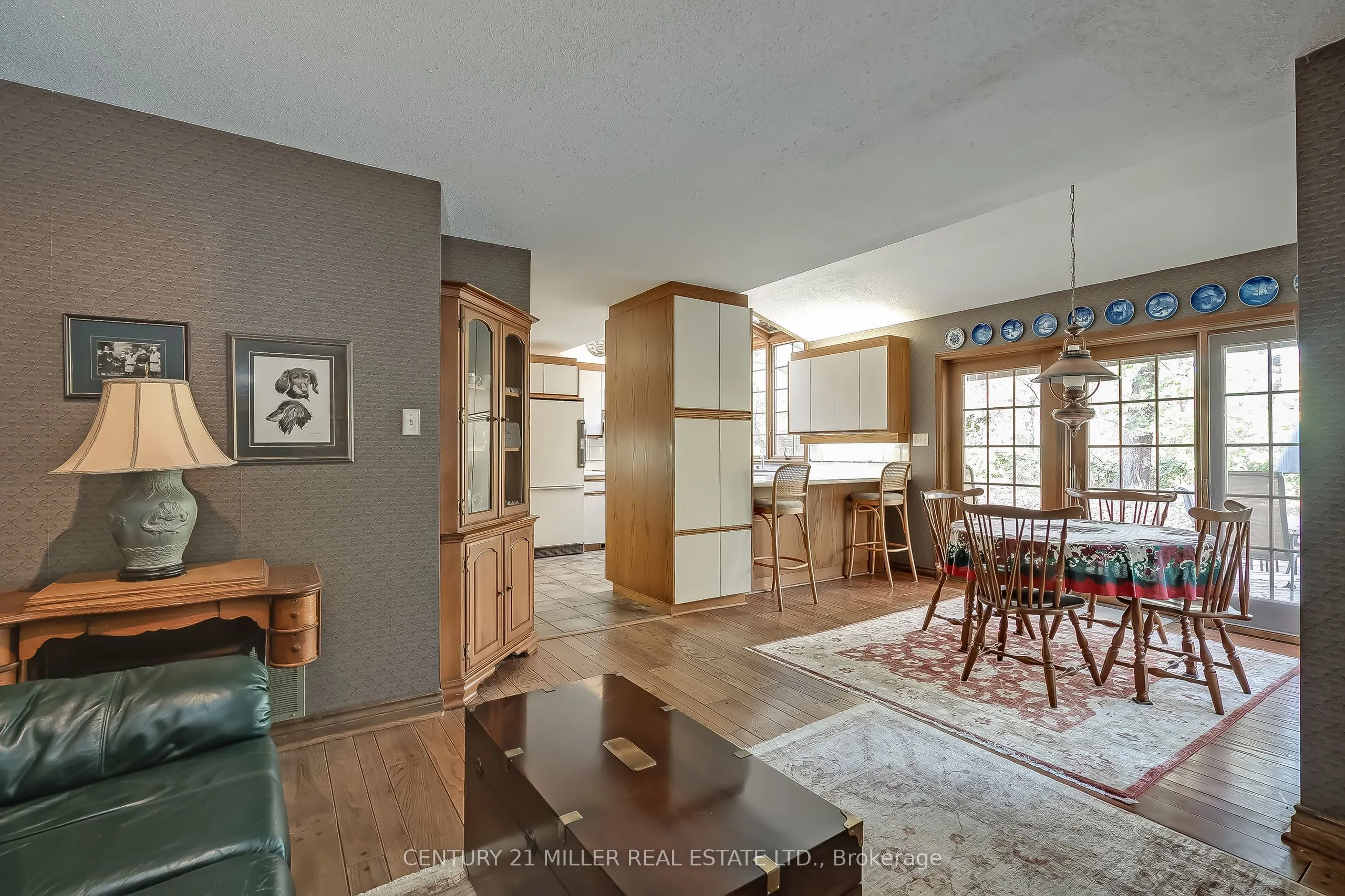 1296 Cumnock Crescent