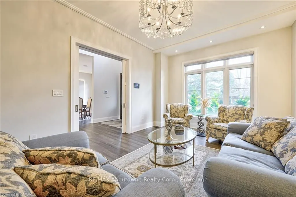 390 SANDHURST Drive