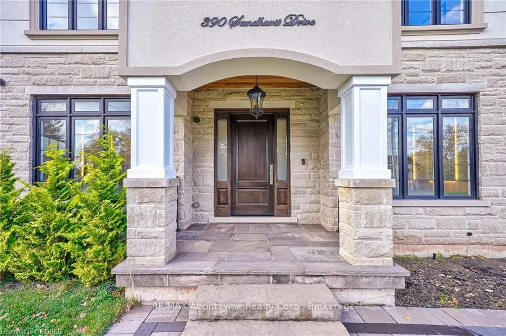 390 SANDHURST Drive