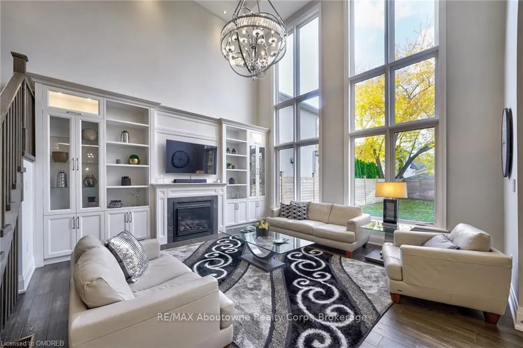 390 SANDHURST Drive