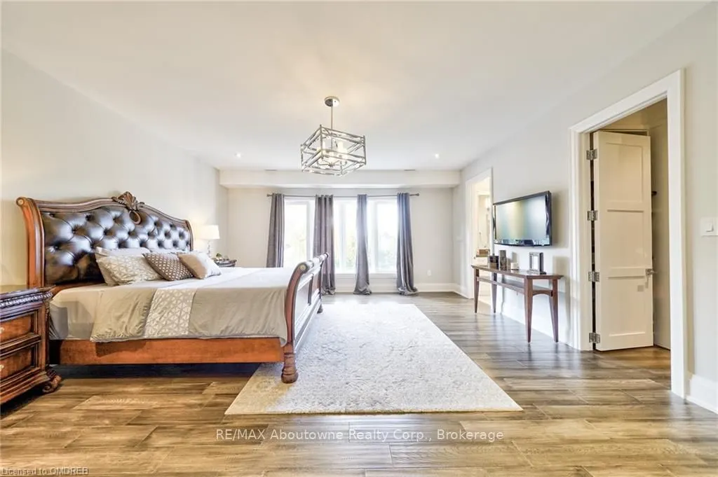 390 SANDHURST Drive
