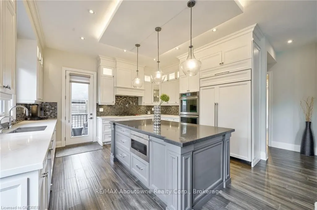 390 SANDHURST Drive