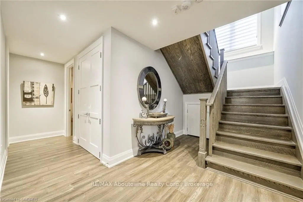 390 SANDHURST Drive