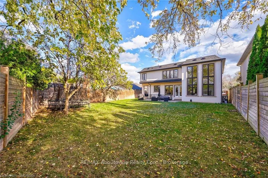 390 SANDHURST Drive